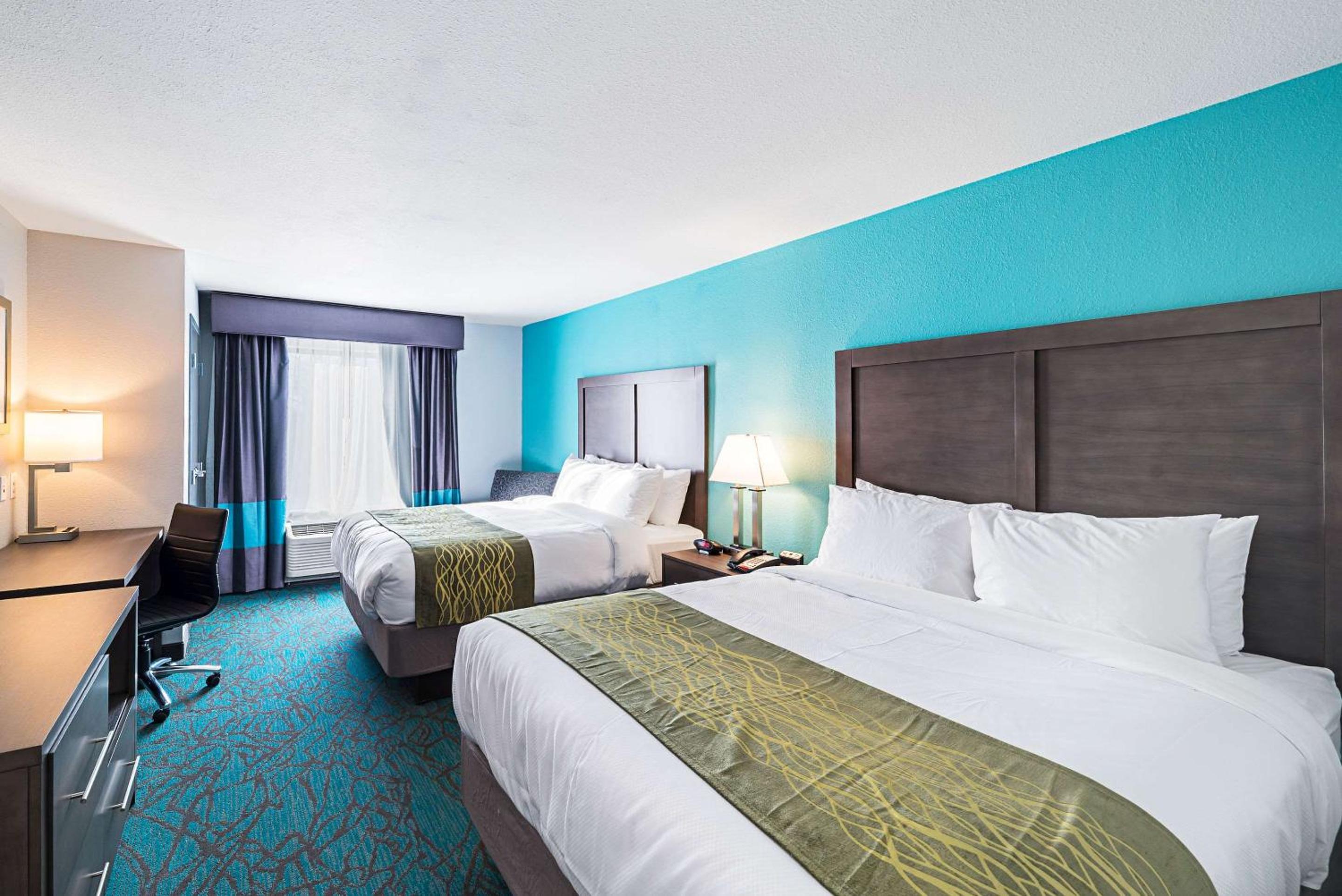 Queen Room with Two Queen Beds photo 1