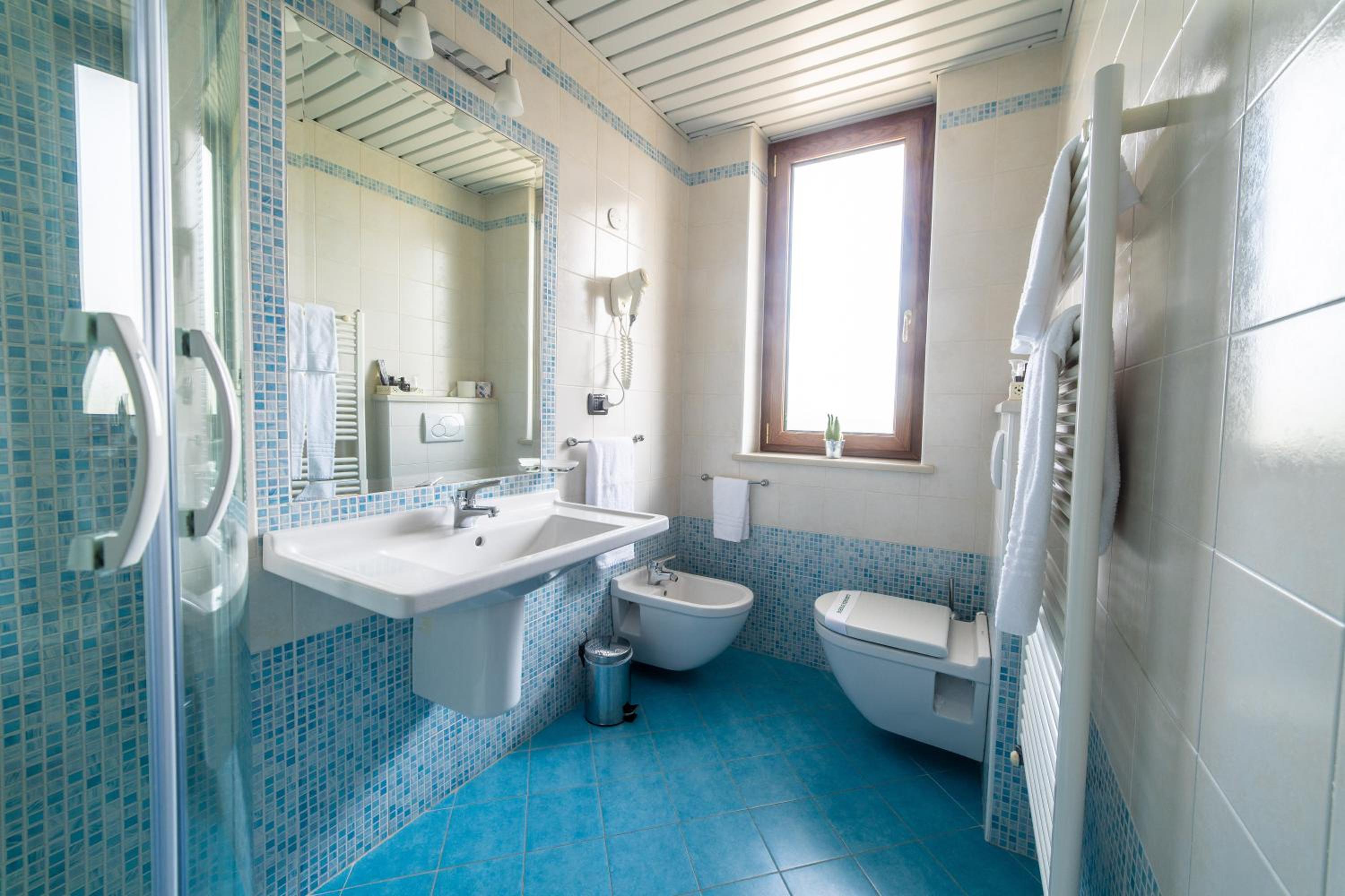 Business Double Room - Photo 7