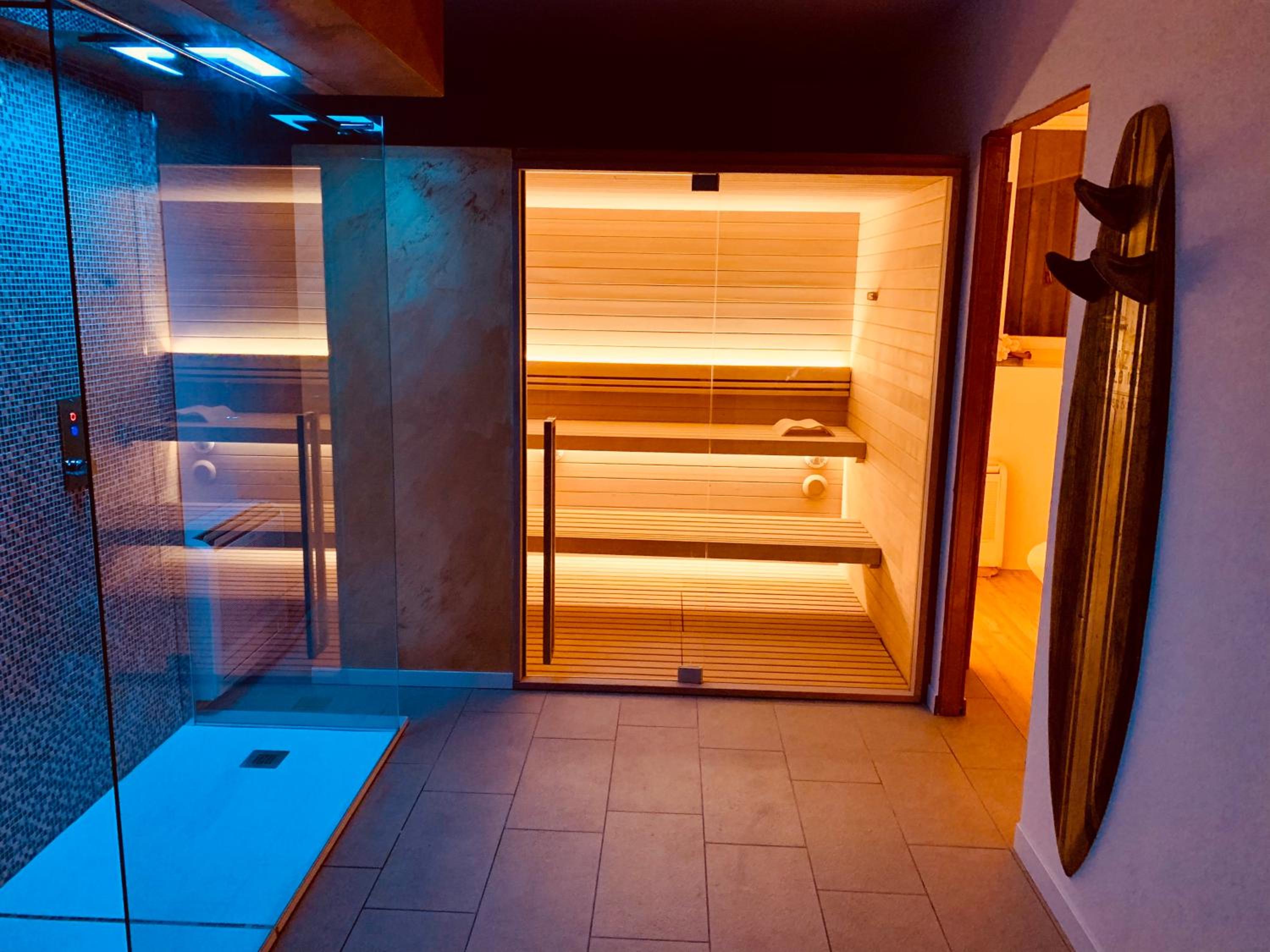 Deluxe Double Room with Spa Access - Photo 10