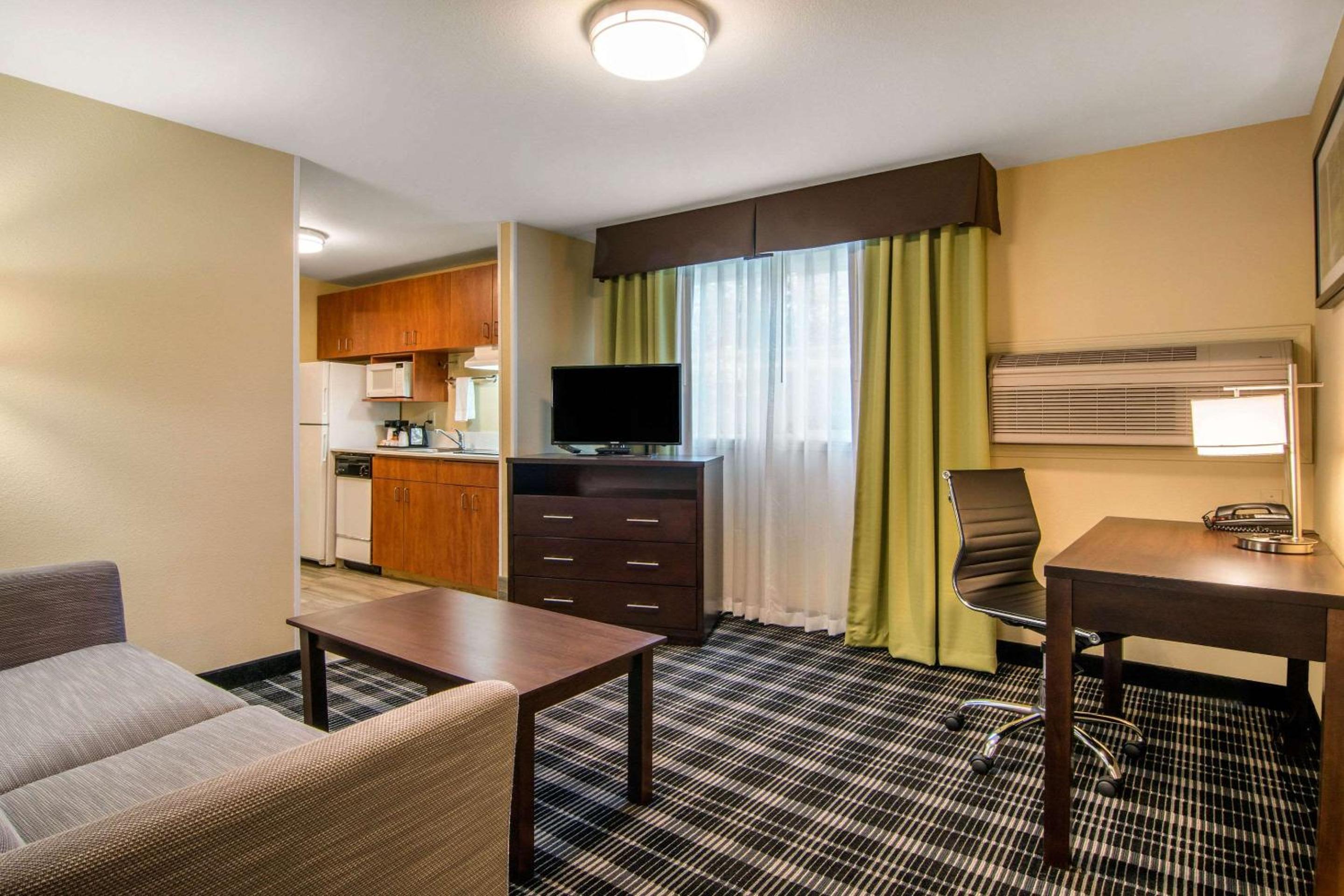 Efficiency King Suite - Non-Smoking - Photo 1