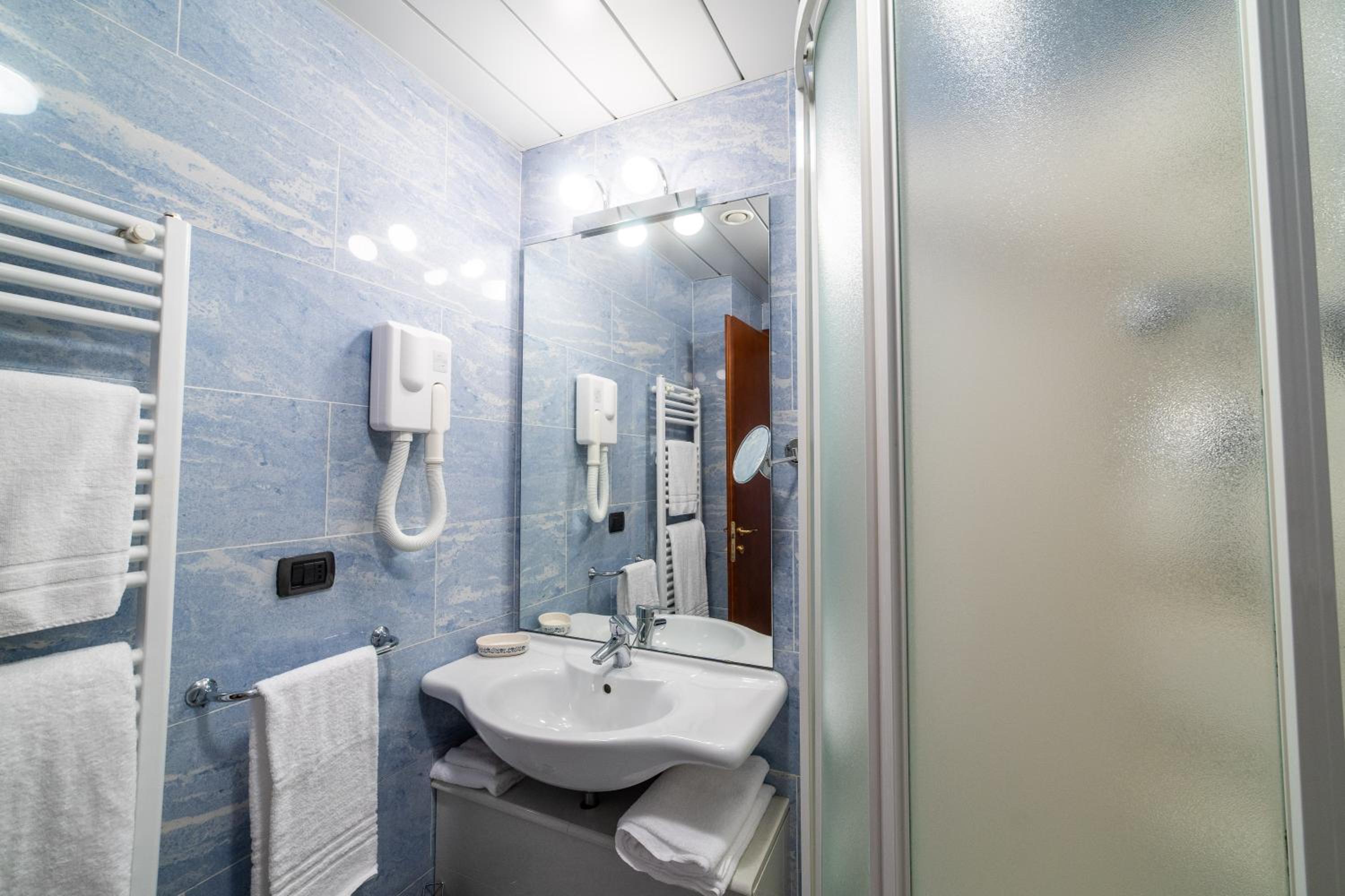 Deluxe Double Room - Photo 7
