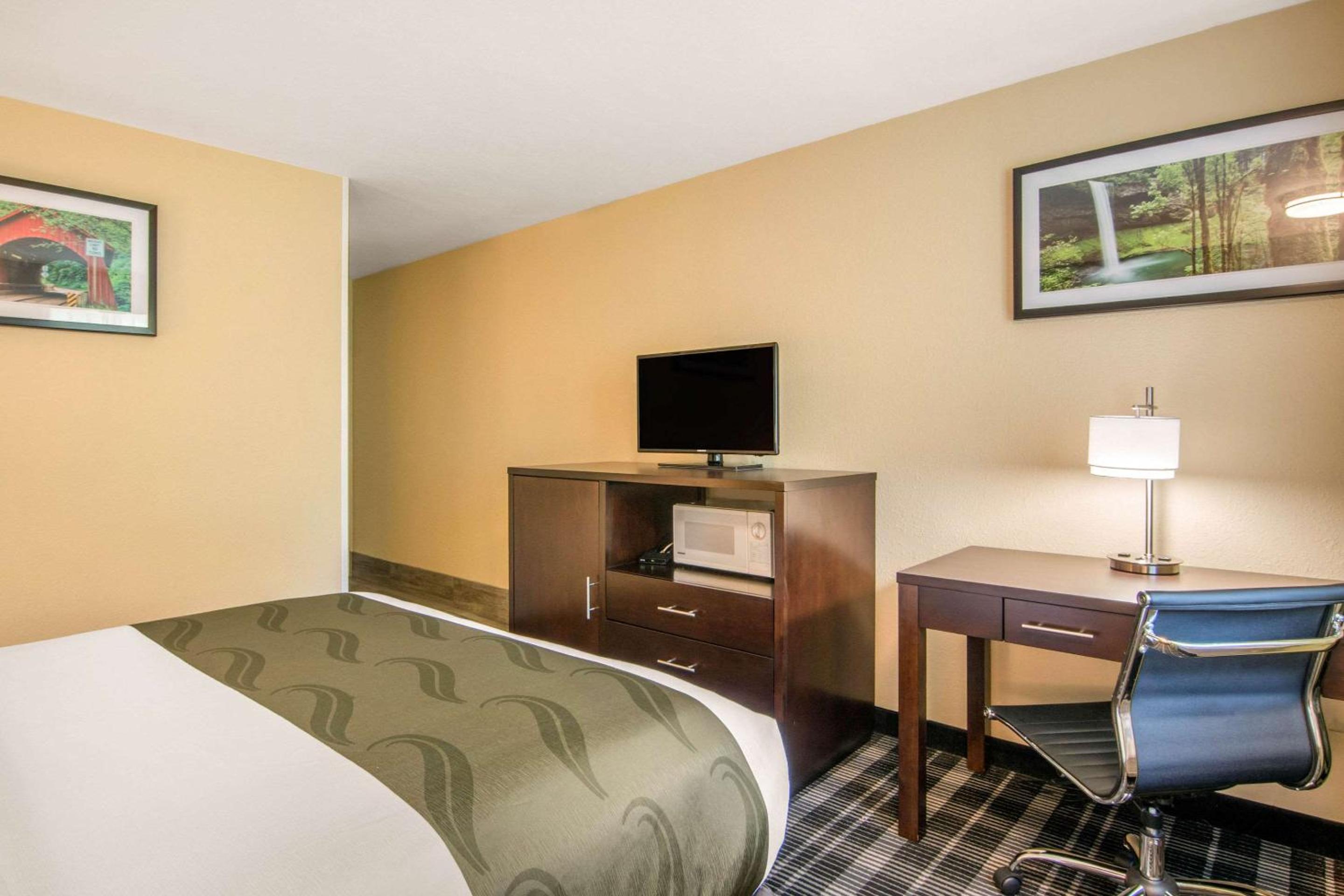 King Room - Non-Smoking - Photo 7