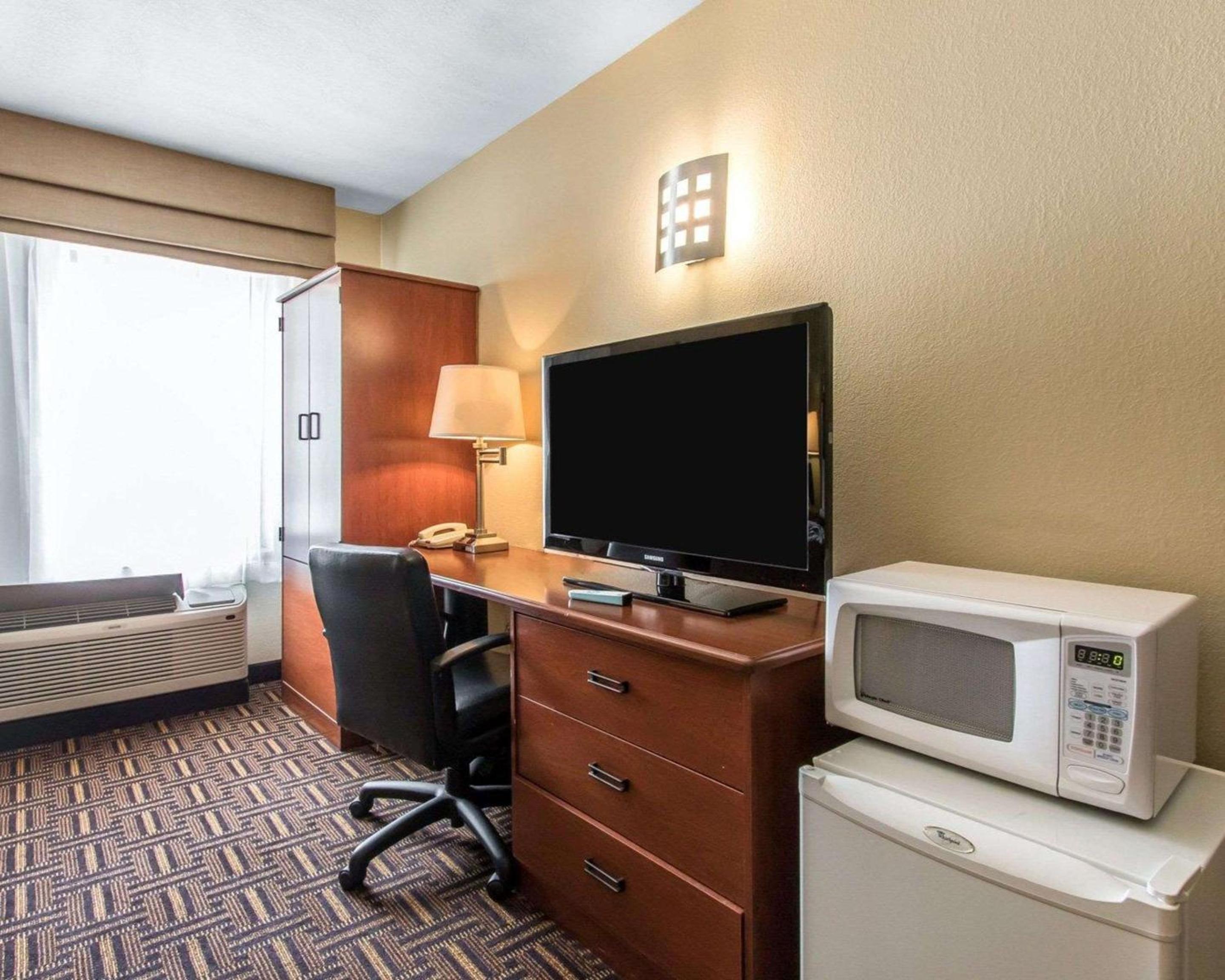 Queen Room - Disability Access - Photo 4