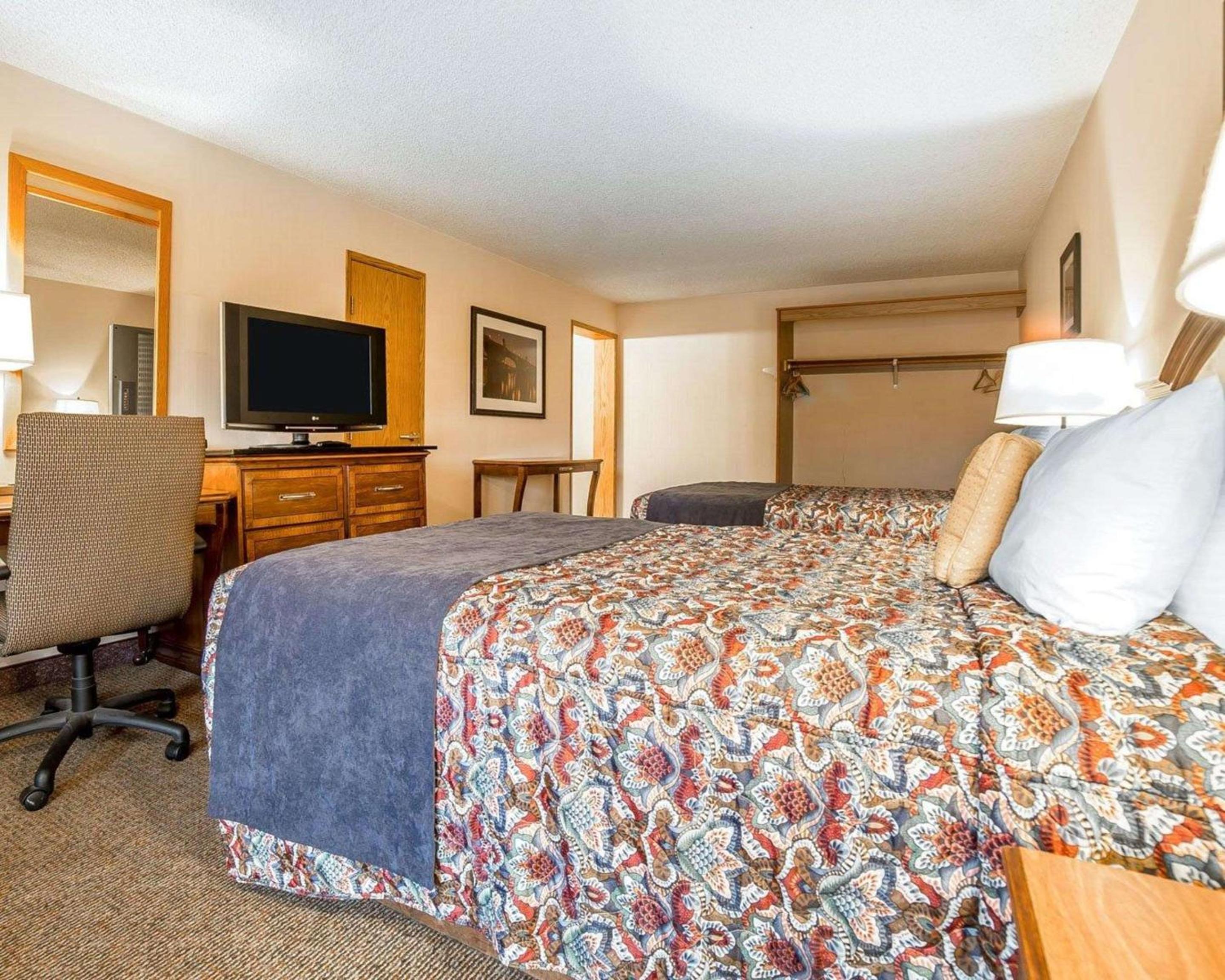 Double Room with Two Double Beds - Non-Smoking - Photo 4