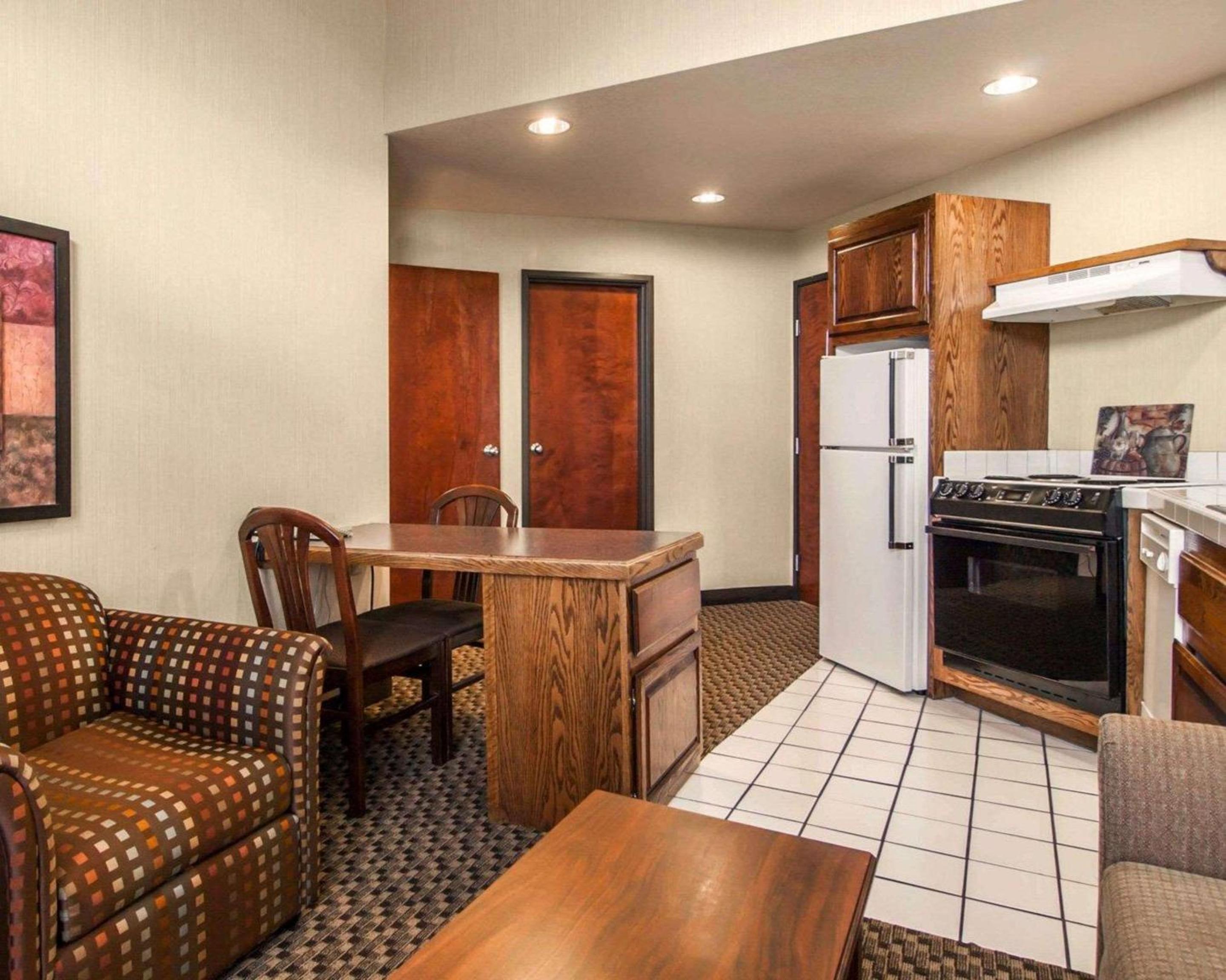 Efficiency King Suite with Sofa Bed - Photo 2