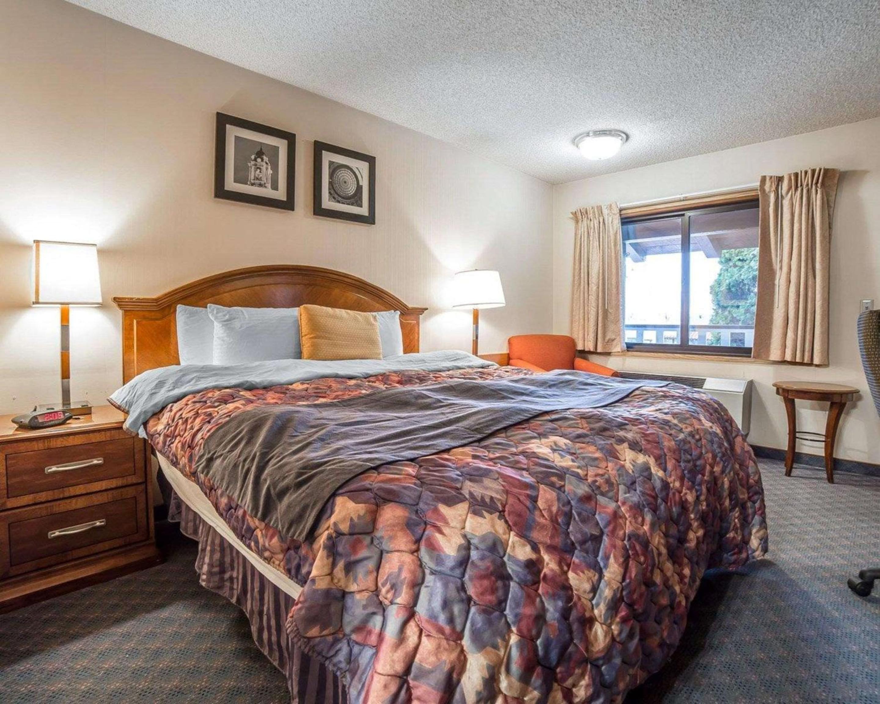 King Room - Non-Smoking - Photo 1