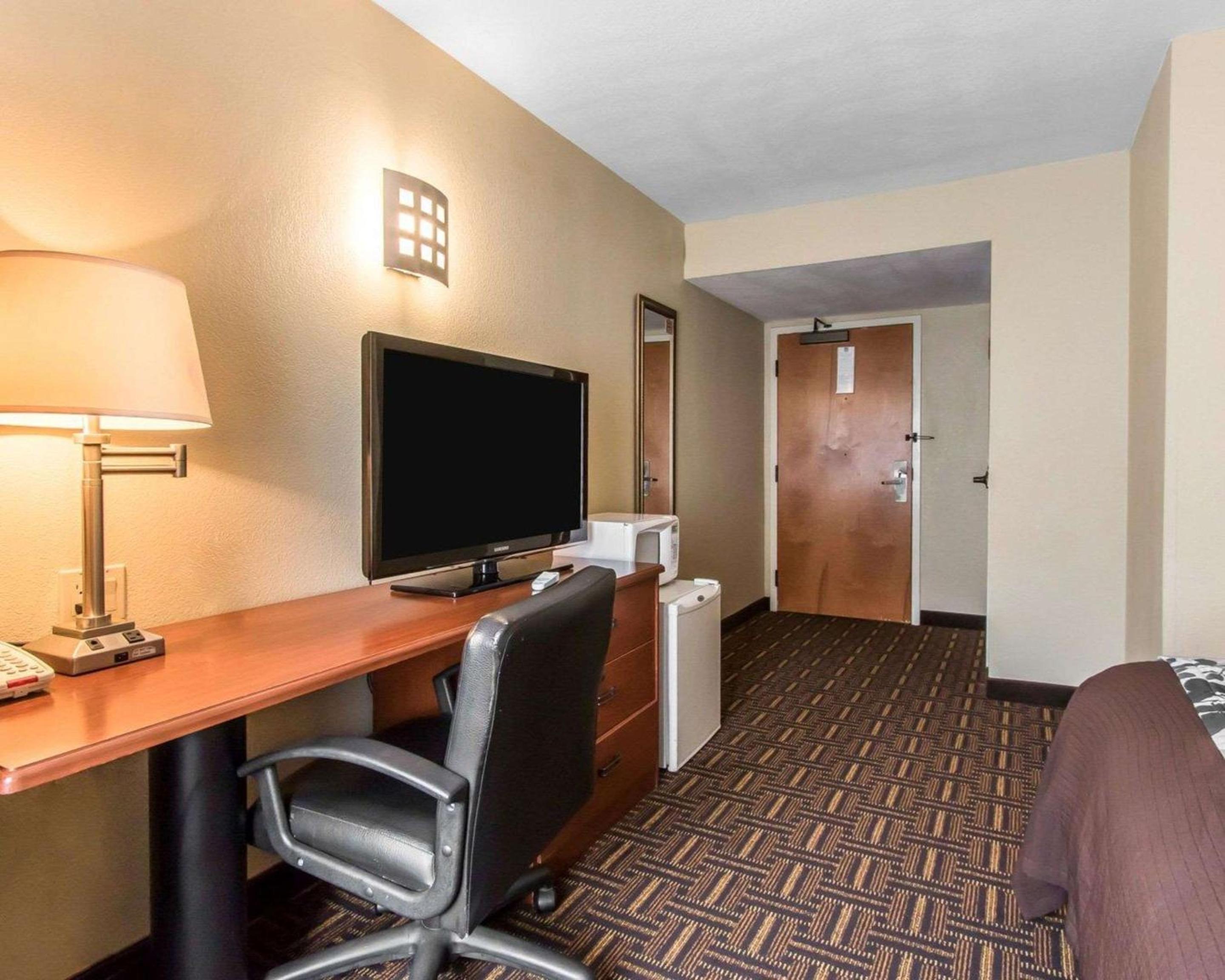 Queen Room - Disability Access - Photo 2