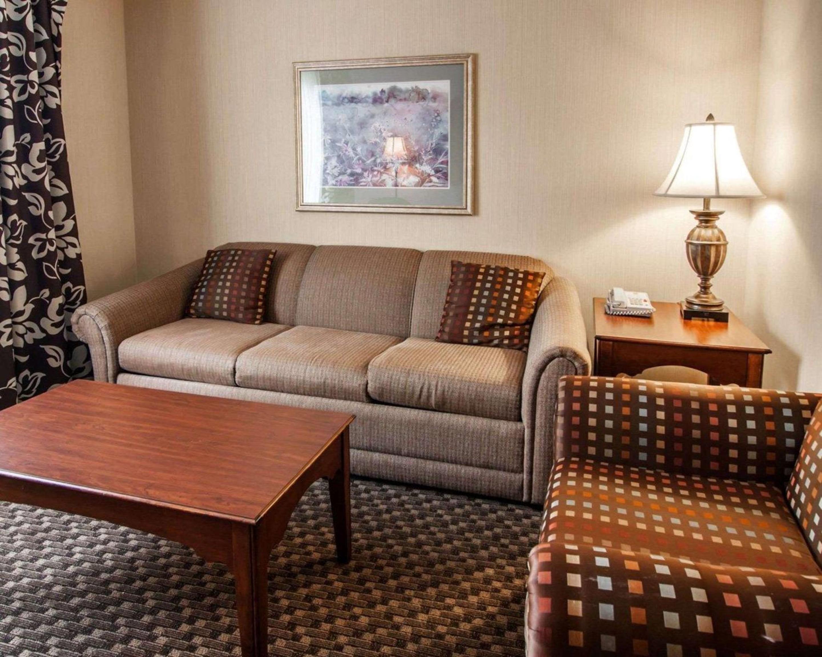 Superior King Suite - Non-Smoking - Photo 4
