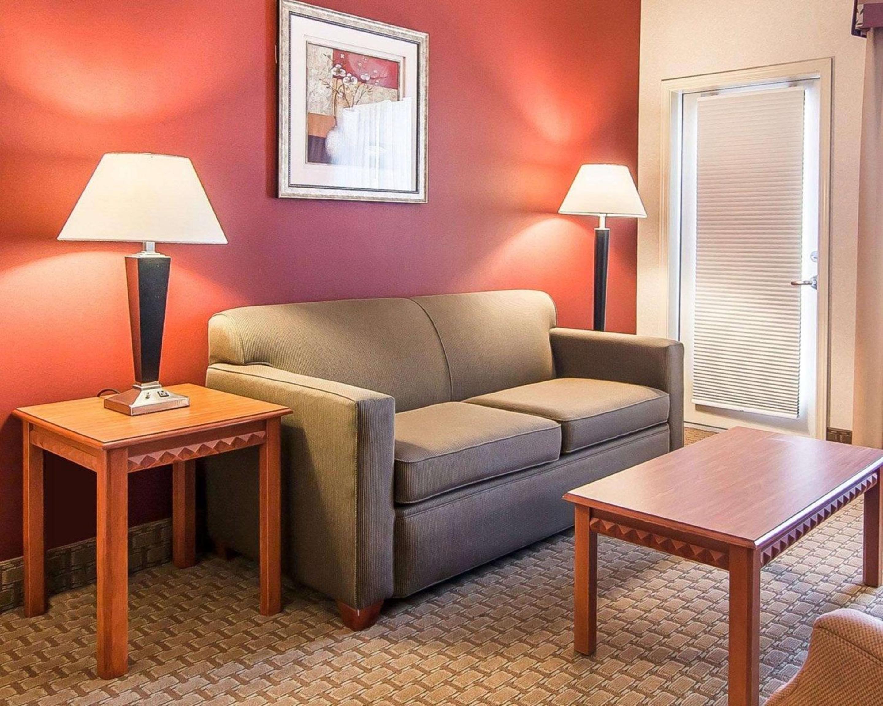 Deluxe Queen Suite with Two Queen Beds with Sofa Bed - Non-Smoking