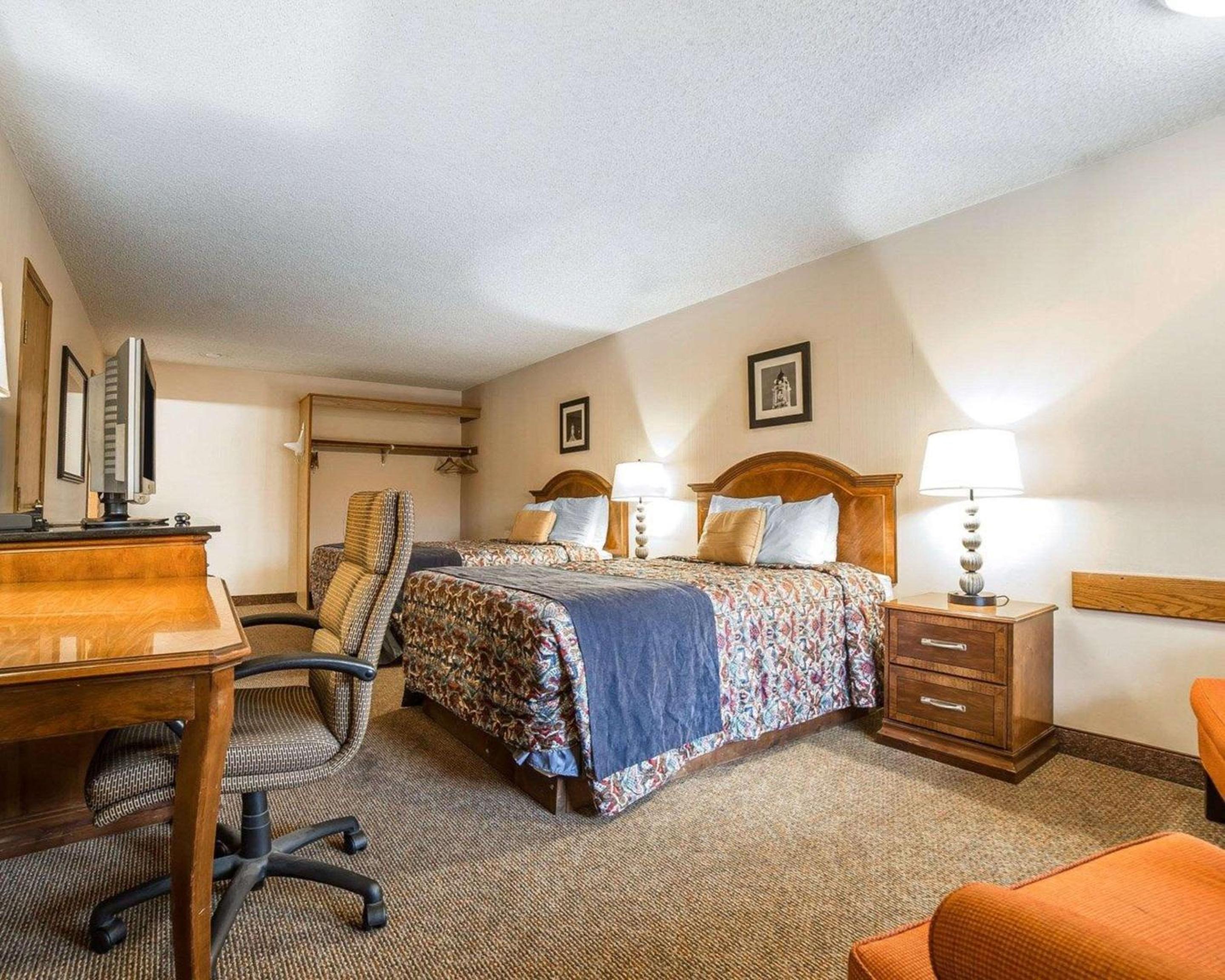 Double Room with Two Double Beds - Non-Smoking - Photo 2