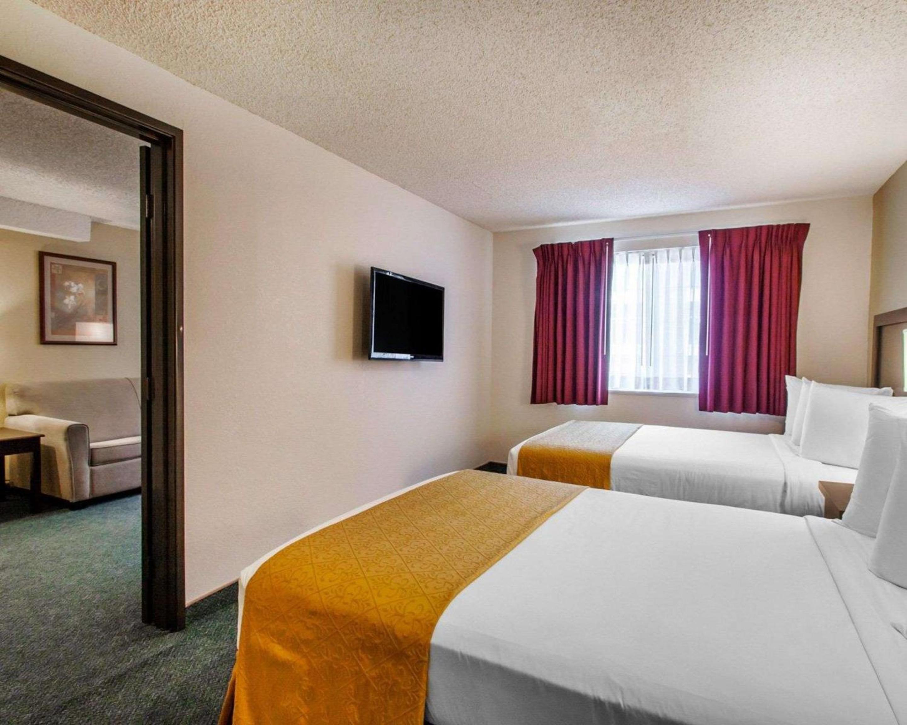 Family Suite - Non-Smoking - Photo 3