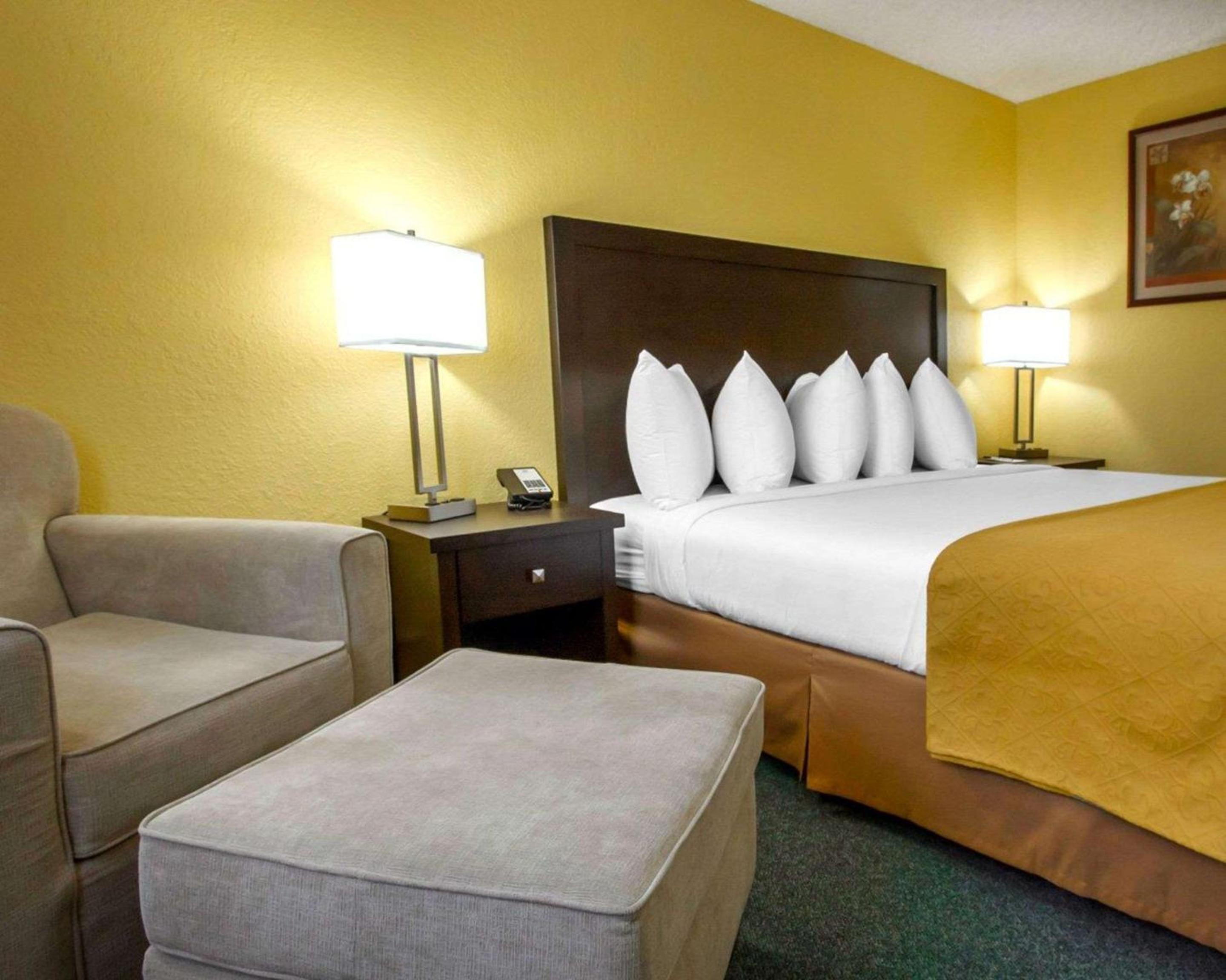 King Room - Non-Smoking - Photo 1