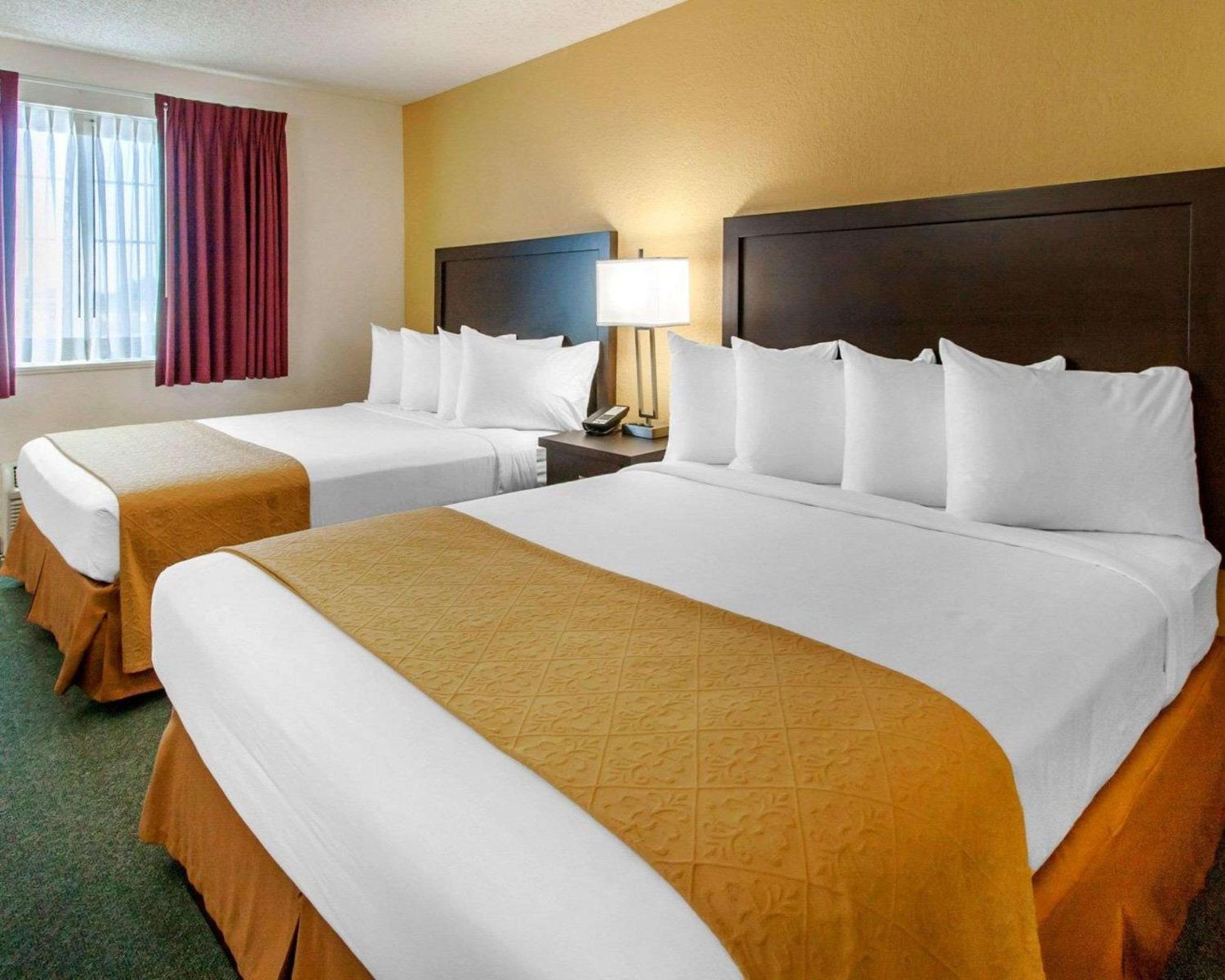 Queen Room with Two Queen Beds - Non-Smoking - Photo 1