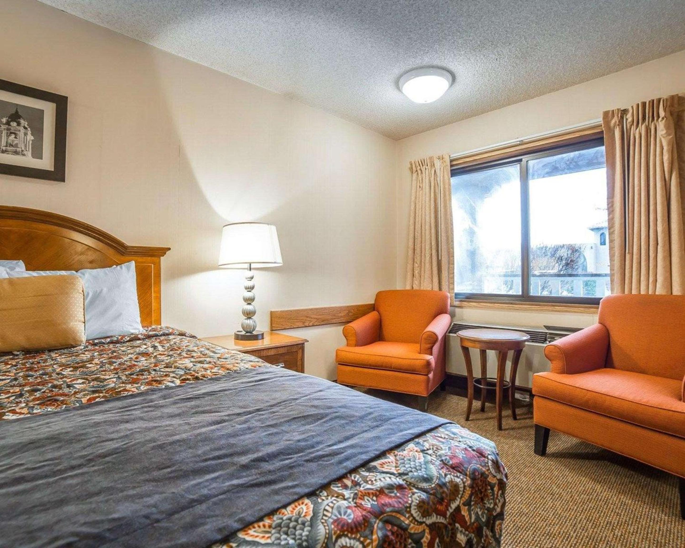 Double Room with Two Double Beds - Non-Smoking - Photo 3