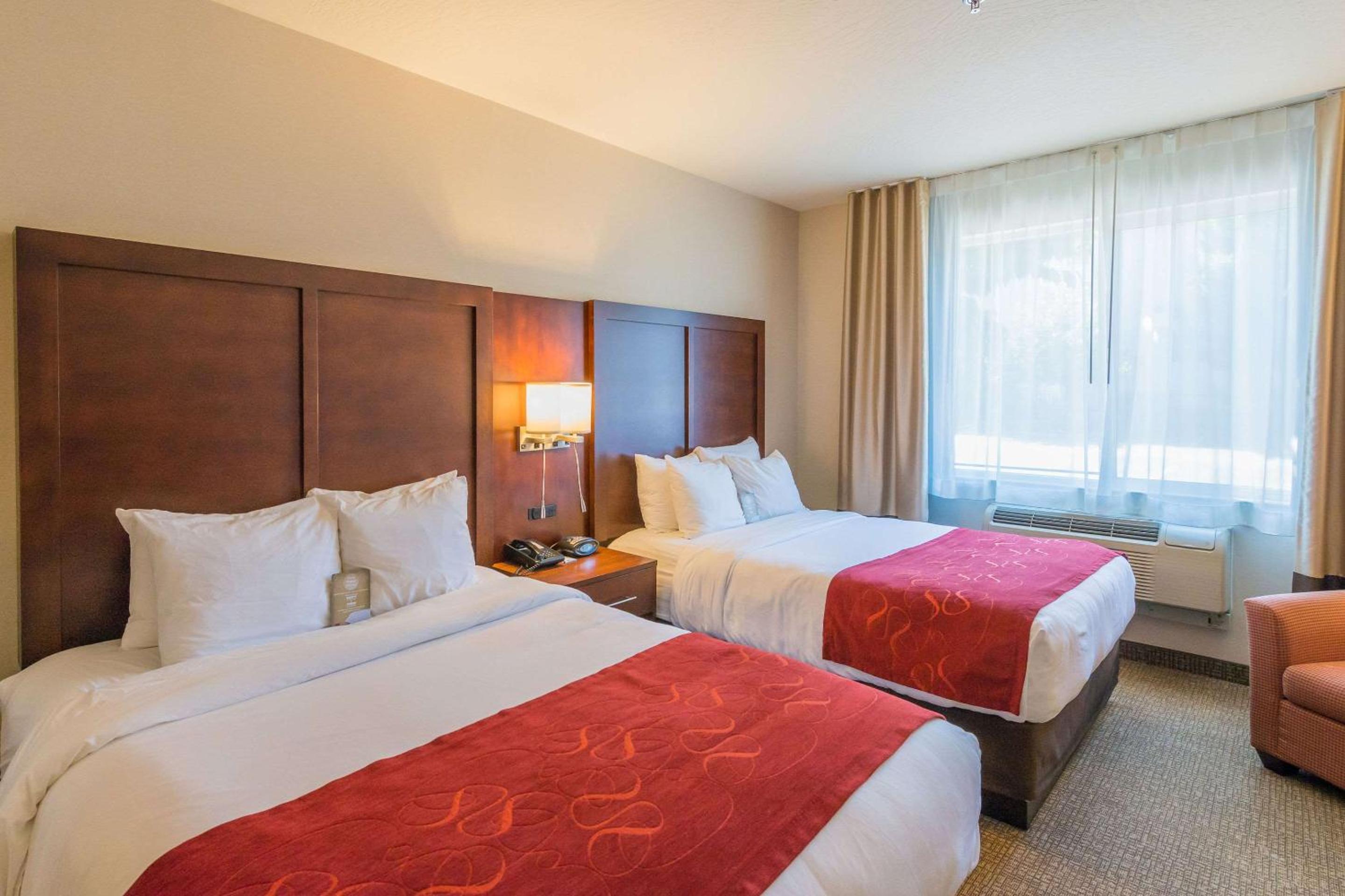 Queen Suite with Two Queen Beds - Non-Smoking - Photo 1