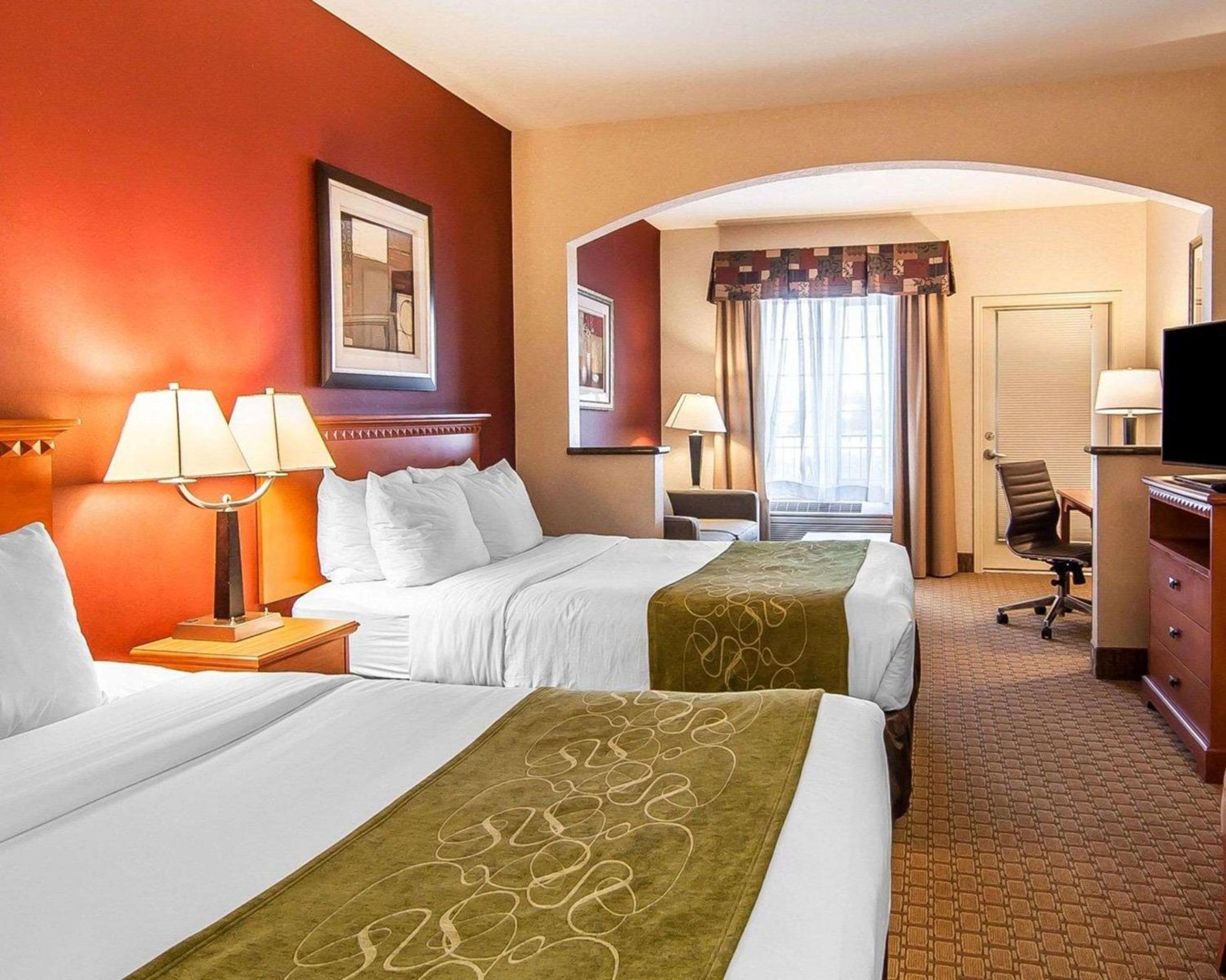 Deluxe Queen Suite with Two Queen Beds with Sofa Bed - Non-Smoking