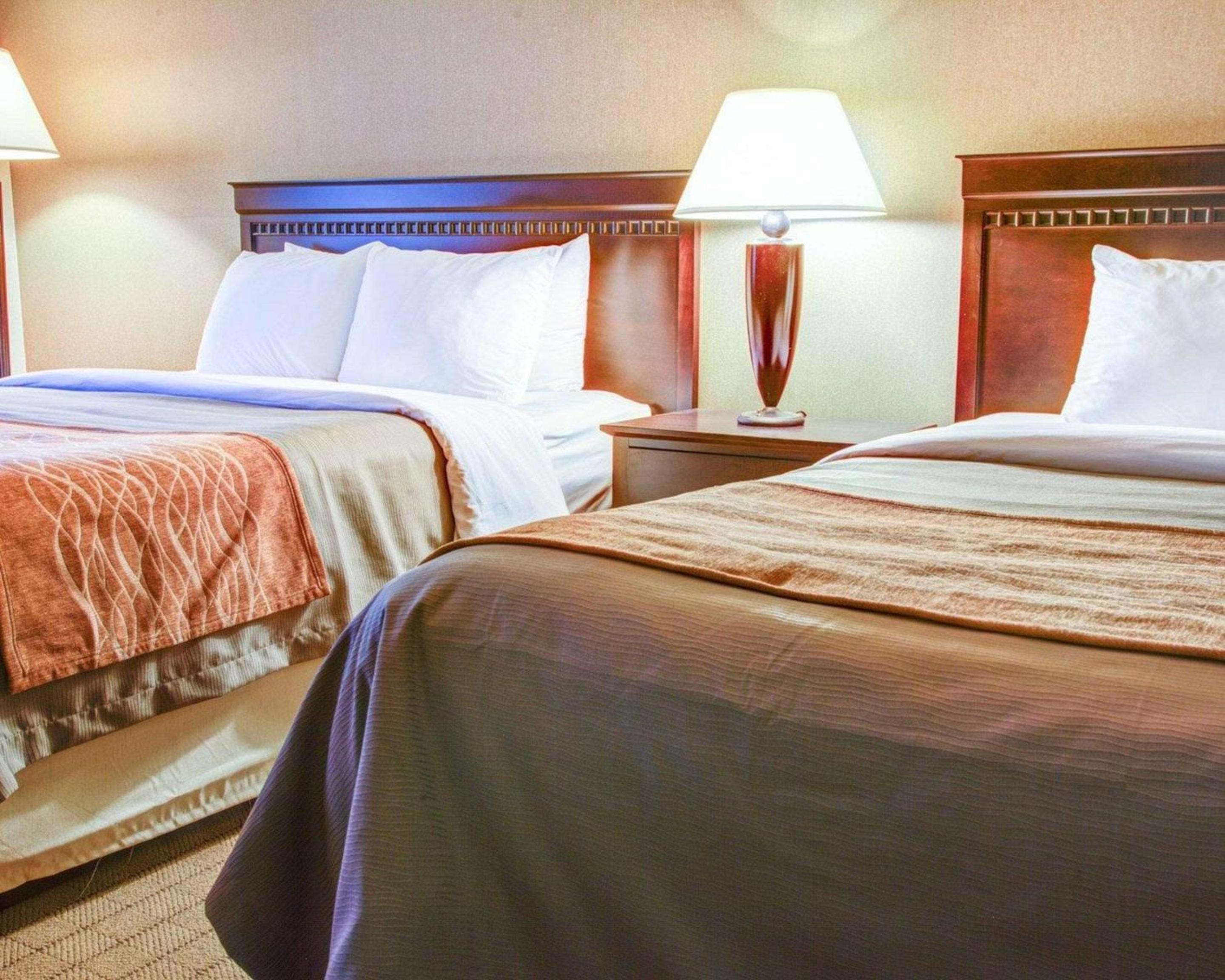 Queen Room with Two Queen Beds - Non-Smoking - Photo 1