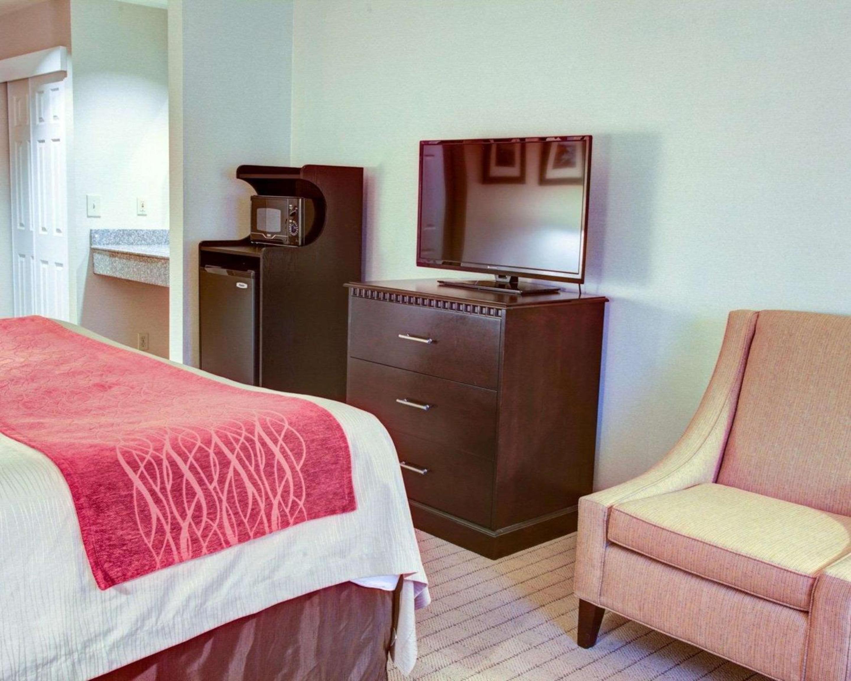 King Room - Non-Smoking - Photo 2