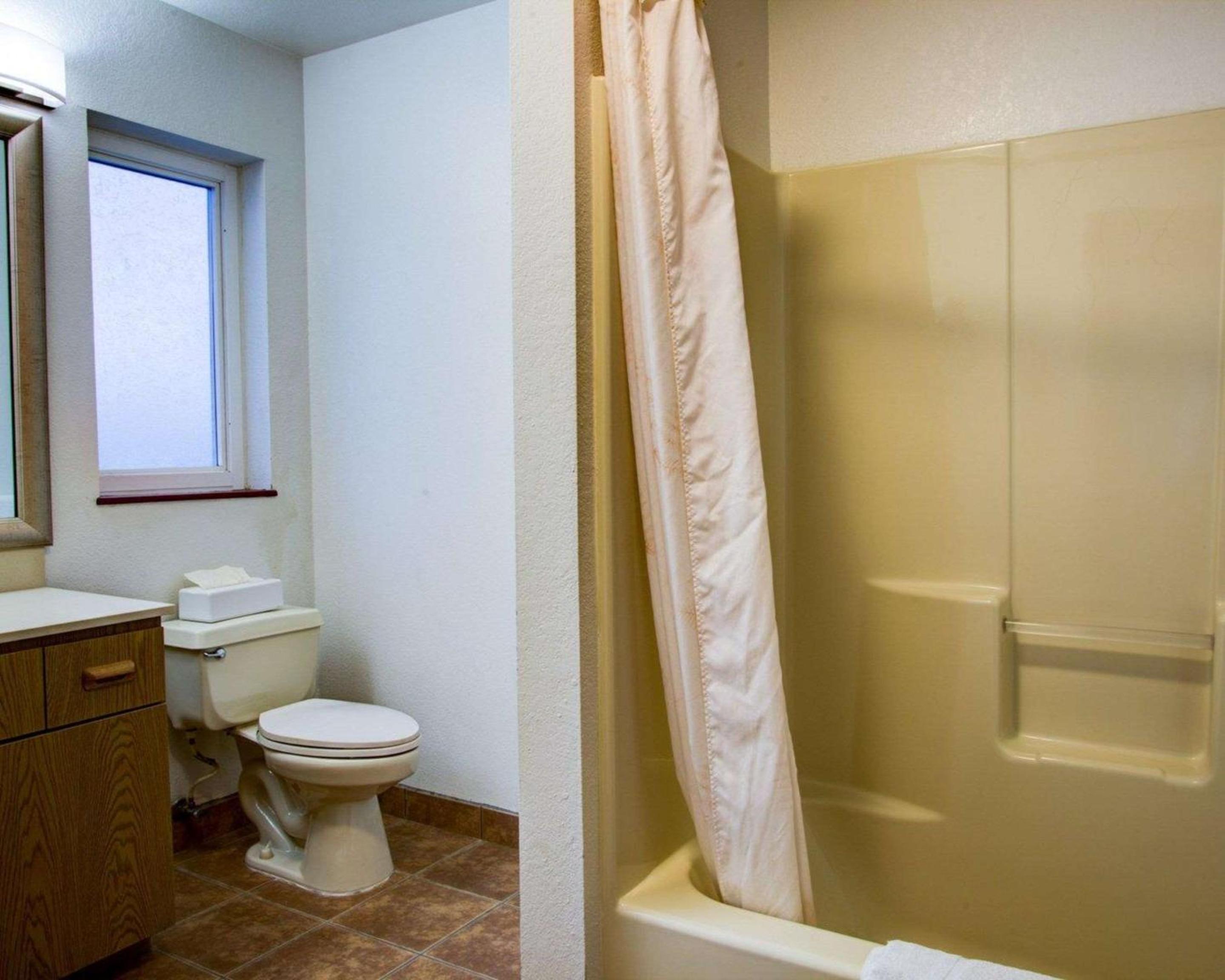 King Room - Accessible/Non-Smoking - Photo 1