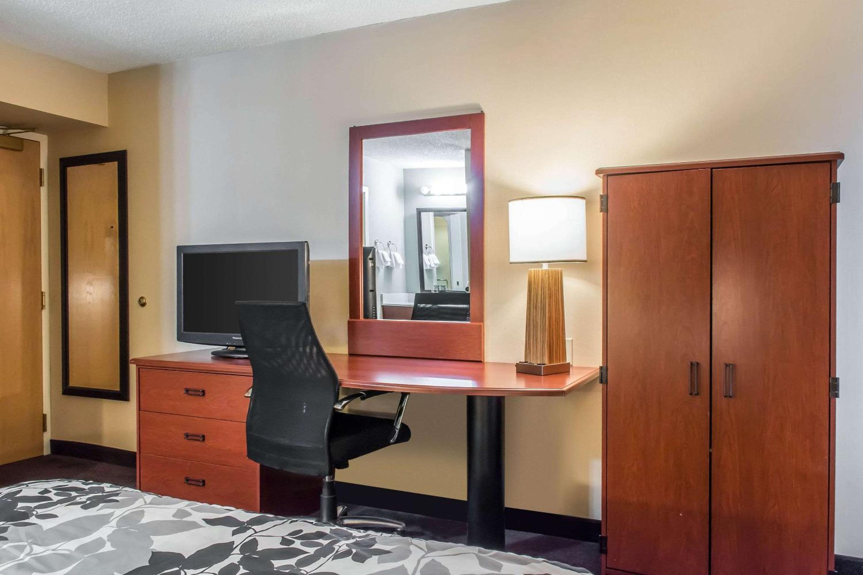 Queen Room - Disability Access/Non-Smoking - Photo 7