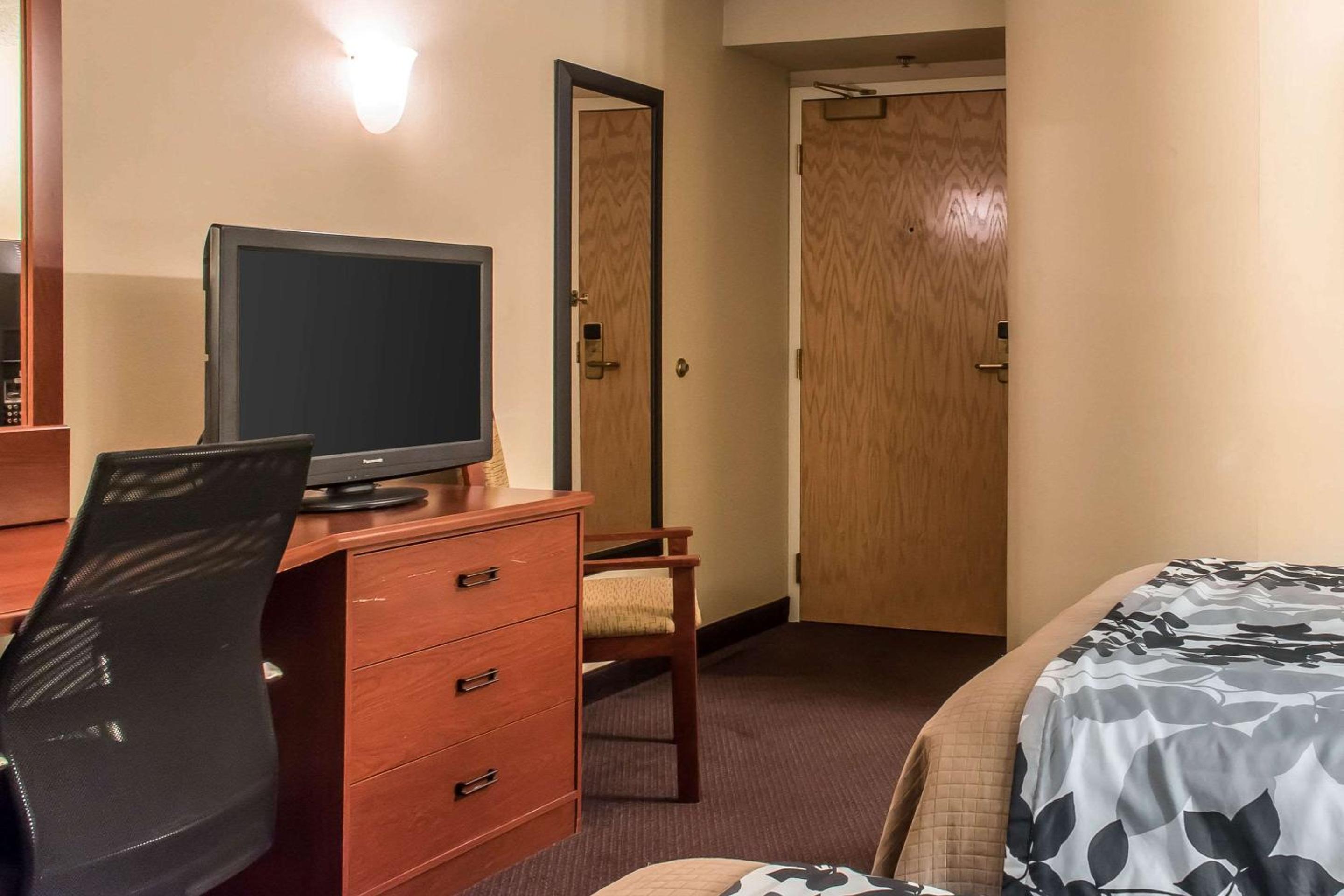 Double Room with Two Double Beds - Non-Smoking - Photo 4