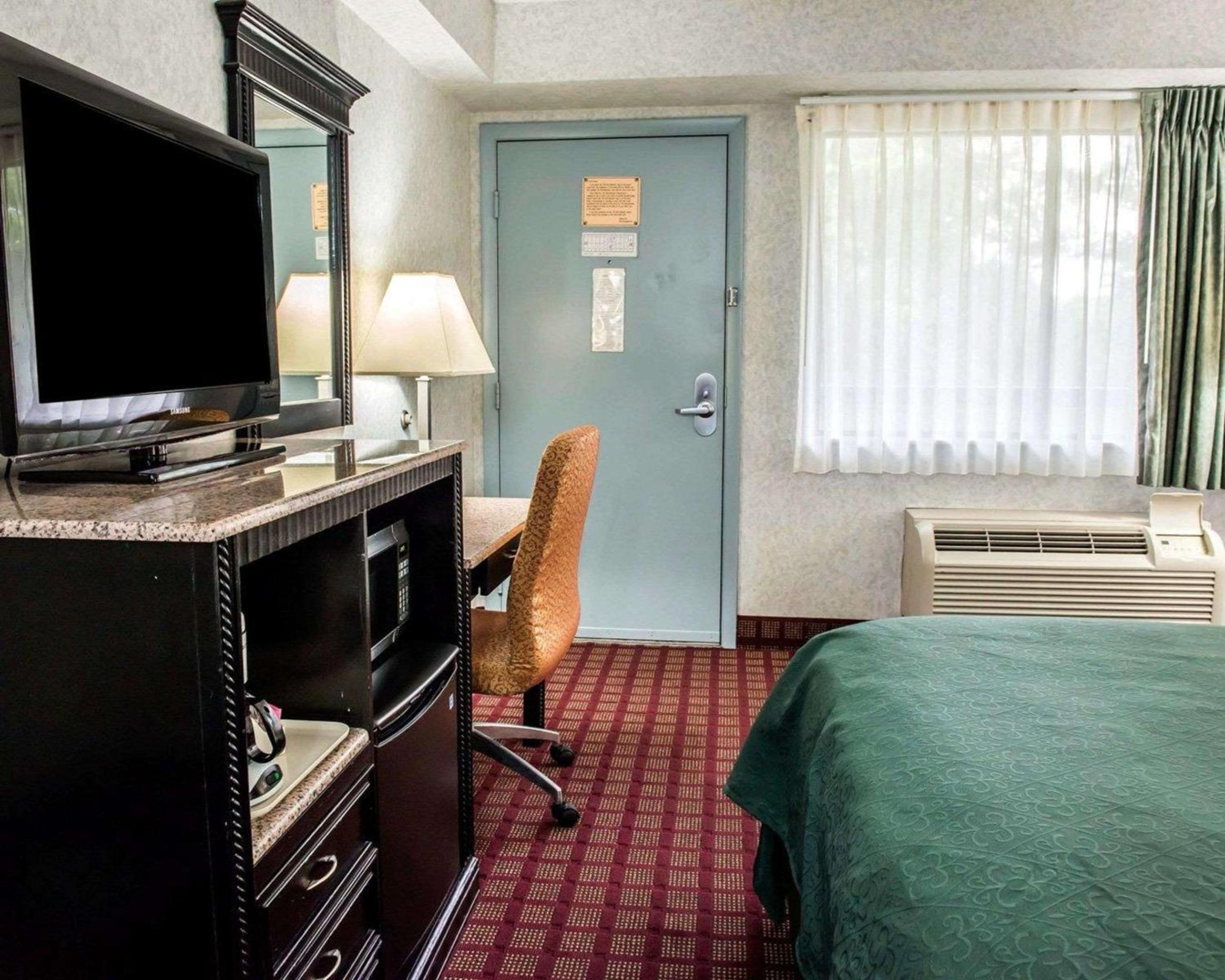 Double Room - Smoking - Photo 2