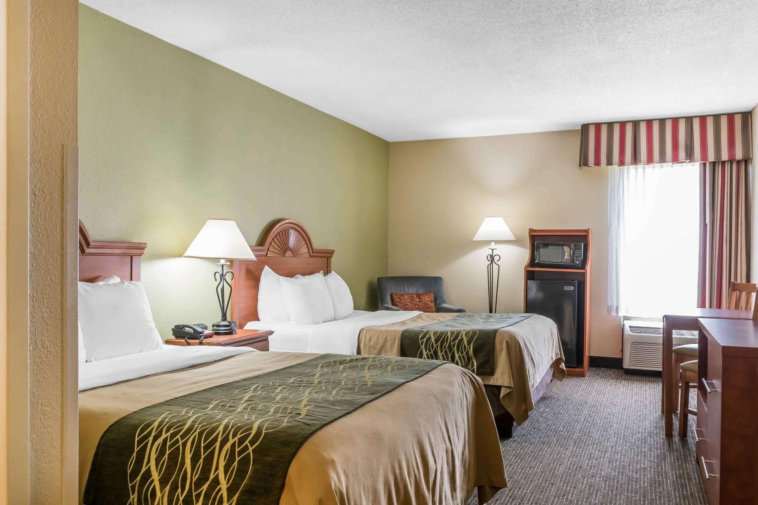 Queen Room with Two Queen Beds - Non-Smoking - Photo 1