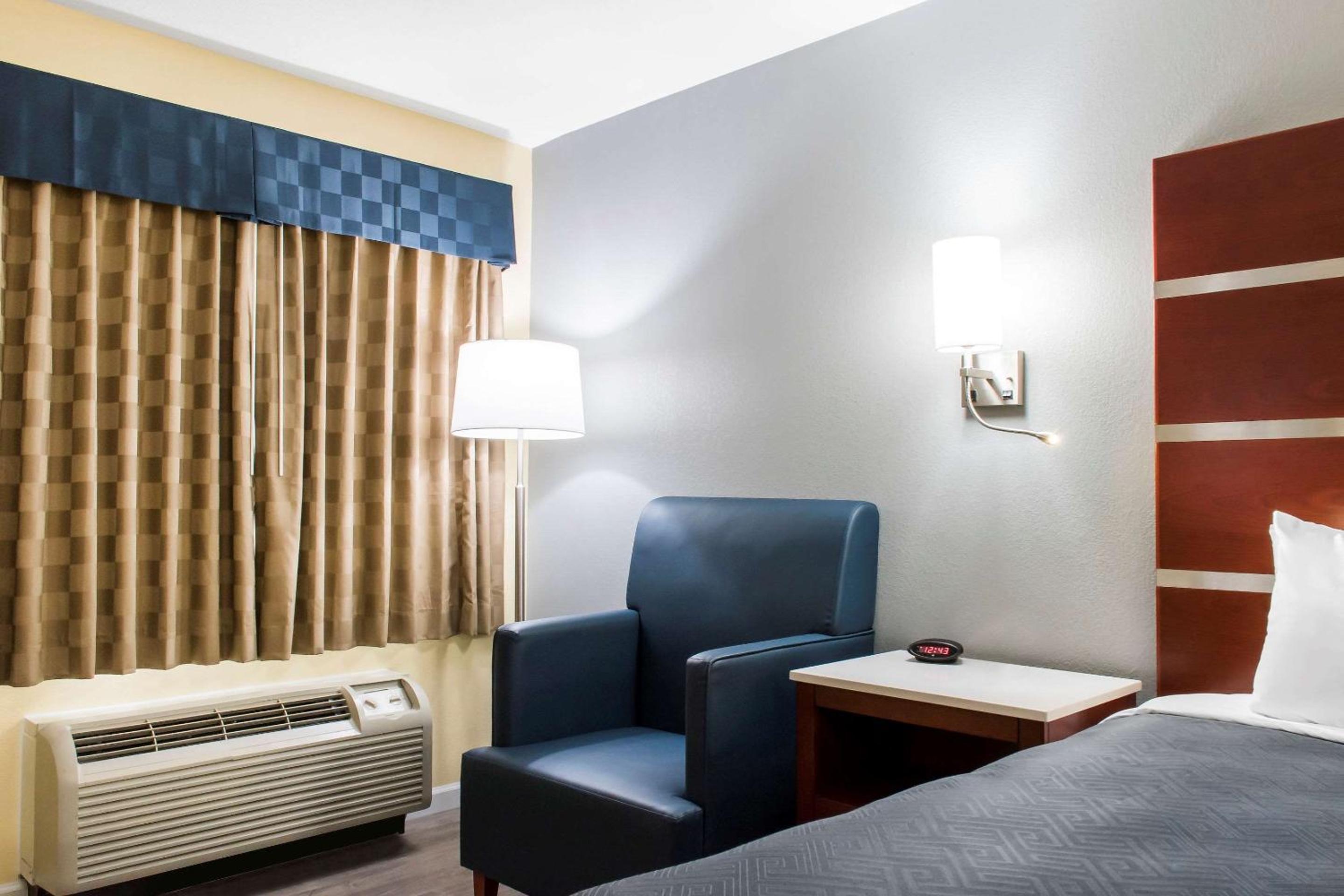 King Room - Non-Smoking - Photo 5