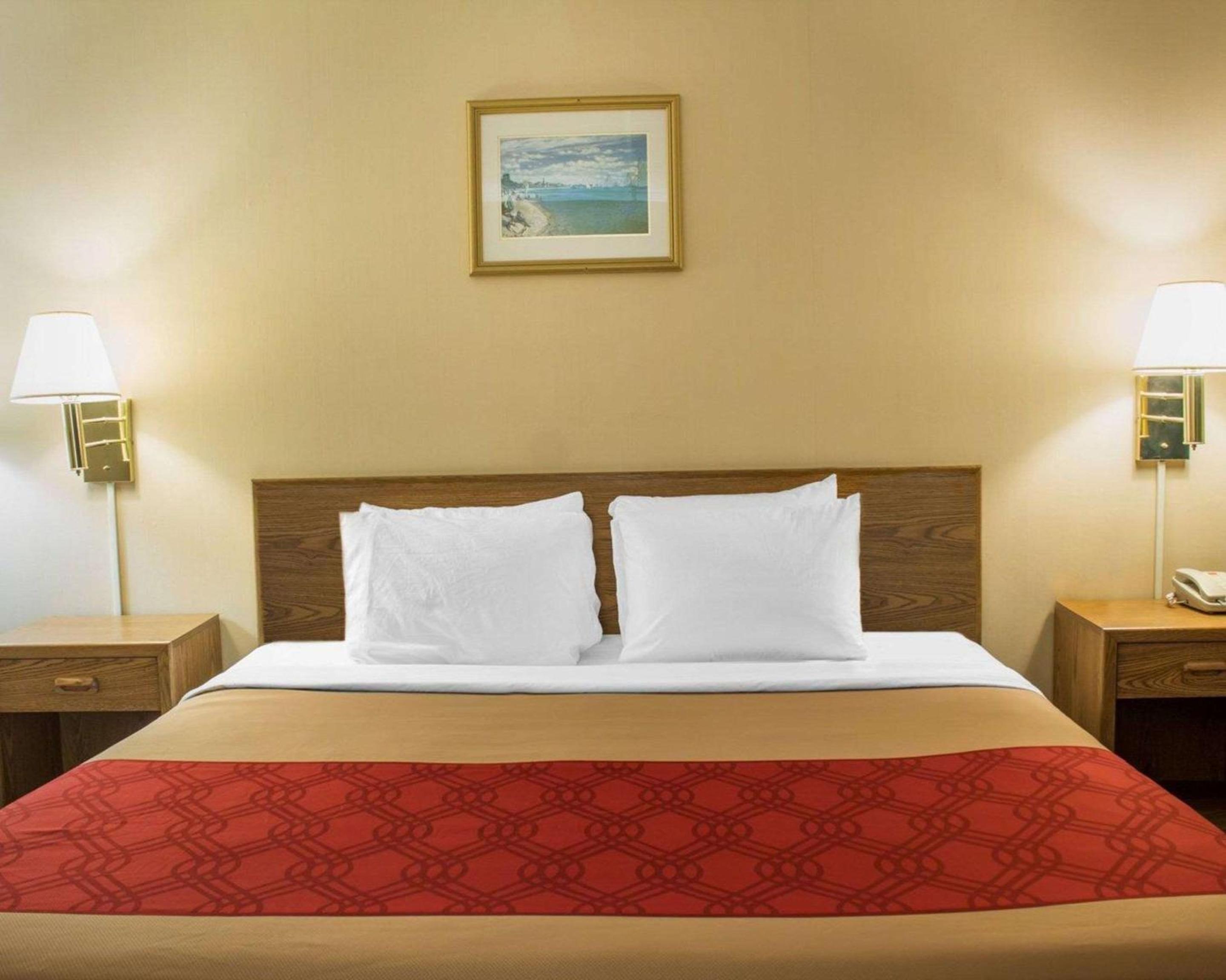 King Room - Non Smoking - Photo 1