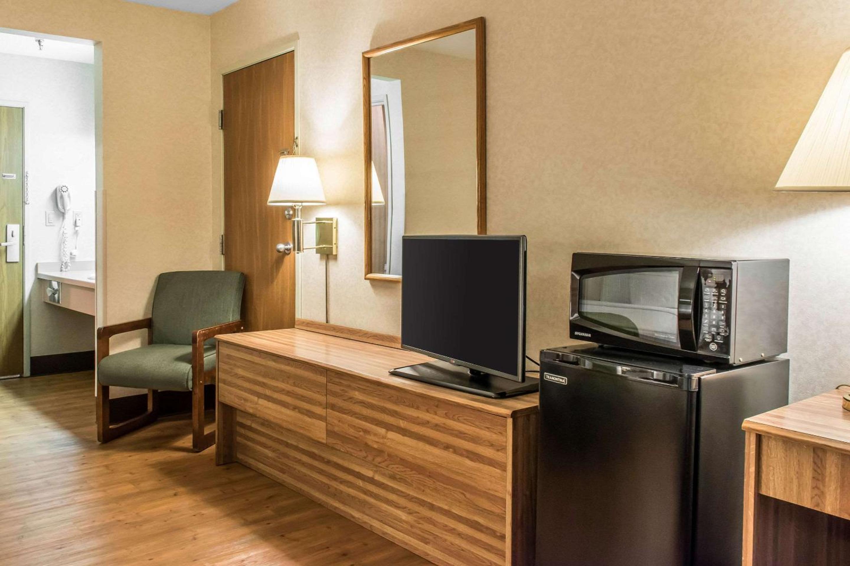 Double Room With Two Double Beds - Non-Smoking photo 1