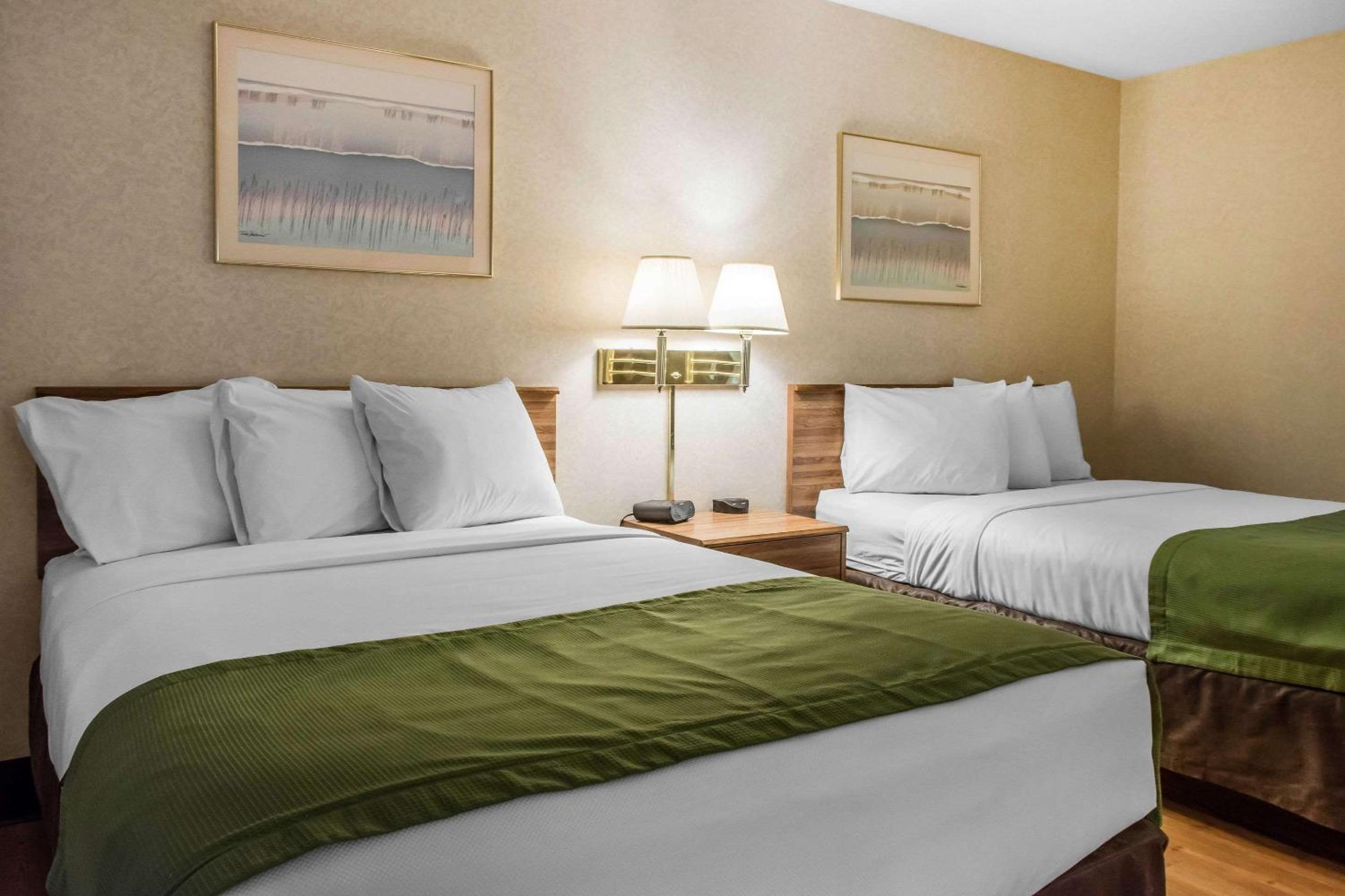 Double Room With Two Double Beds - Non-Smoking photo 2