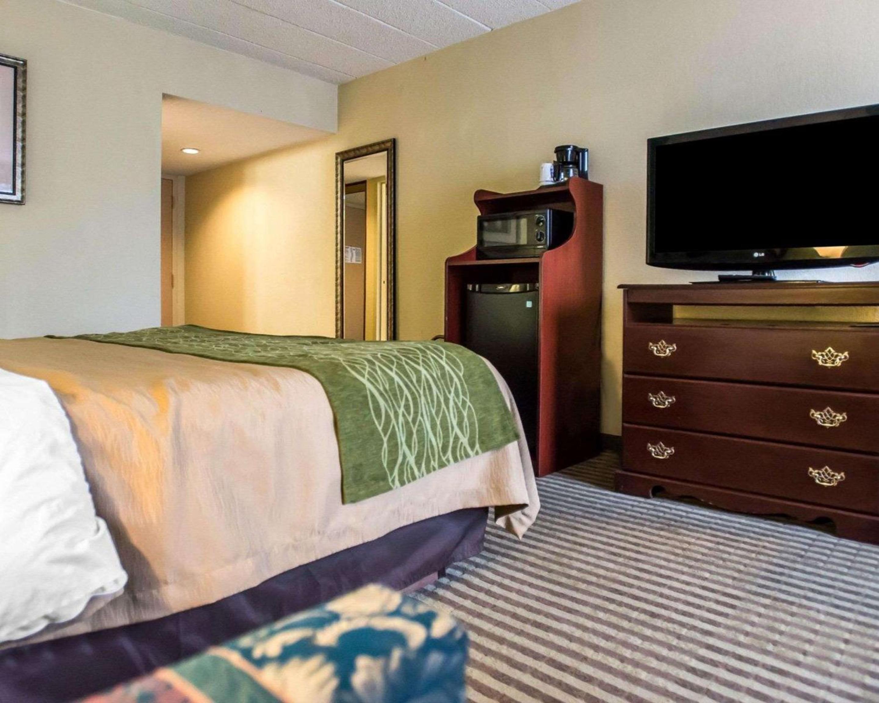King Room - Non-Smoking - Photo 1