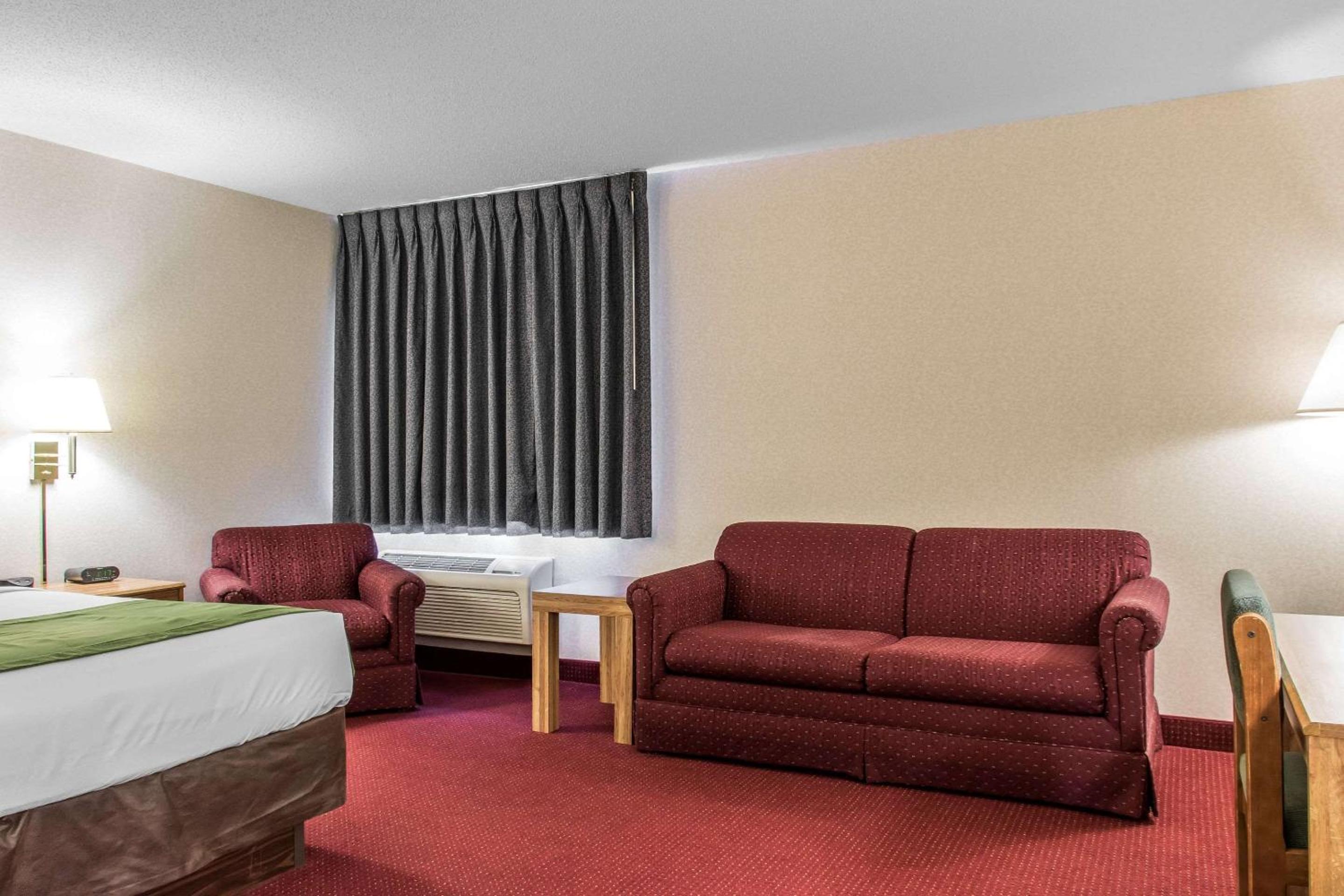 King Suite with Sofa Bed - Non-Smoking photo 2