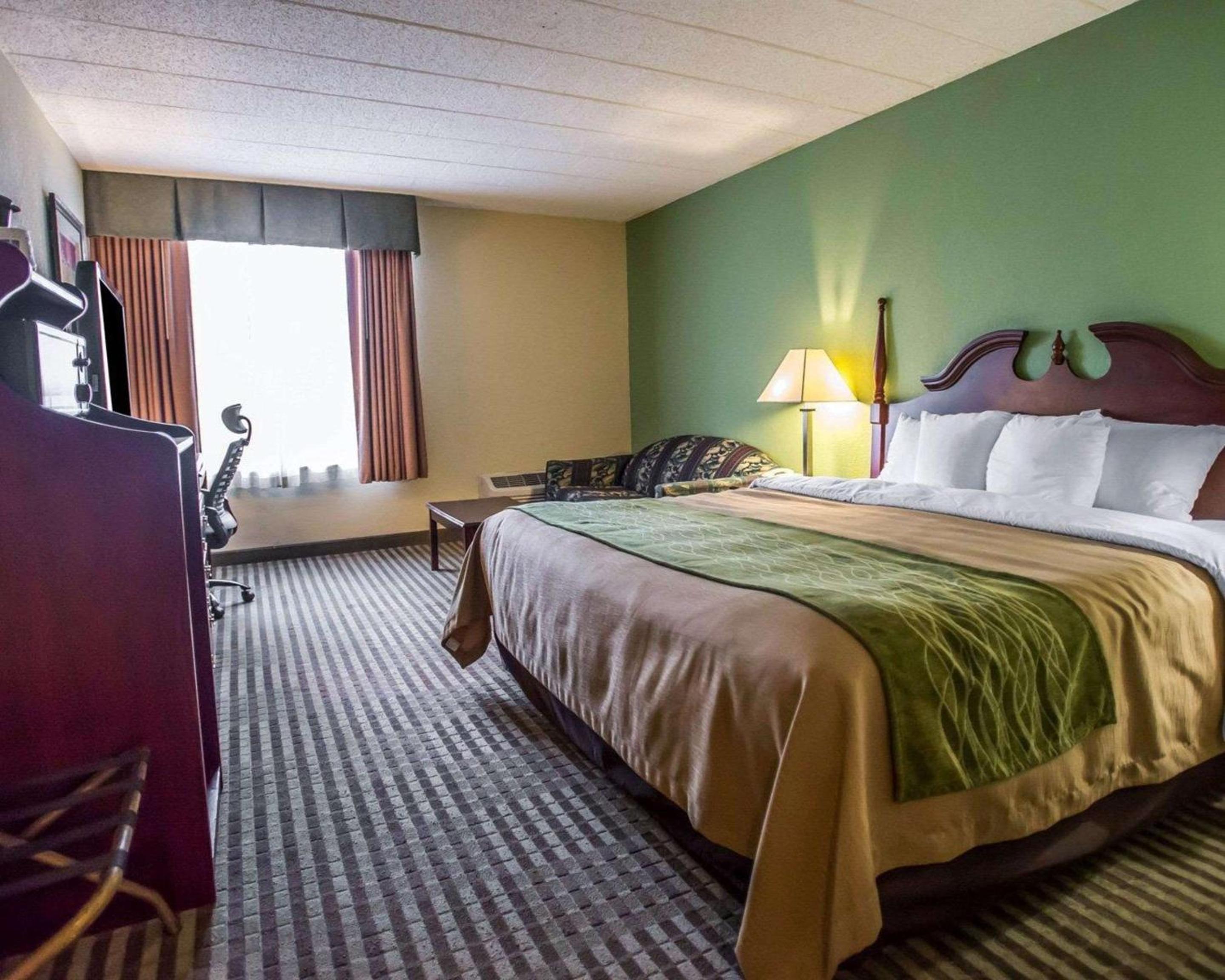 King Room - Non-Smoking - Photo 2