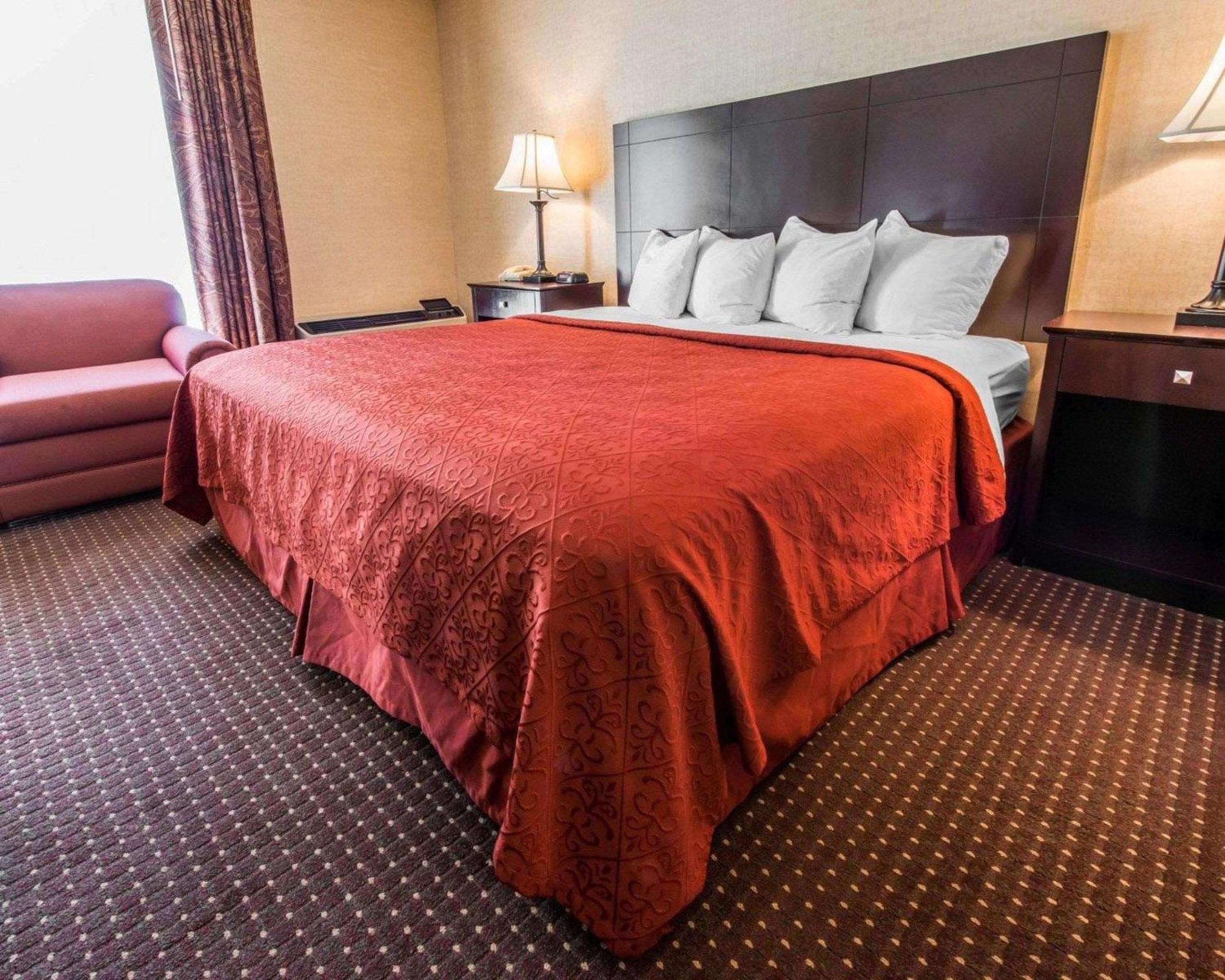 King Suite with Sofa Bed - Non-Smoking - Photo 1