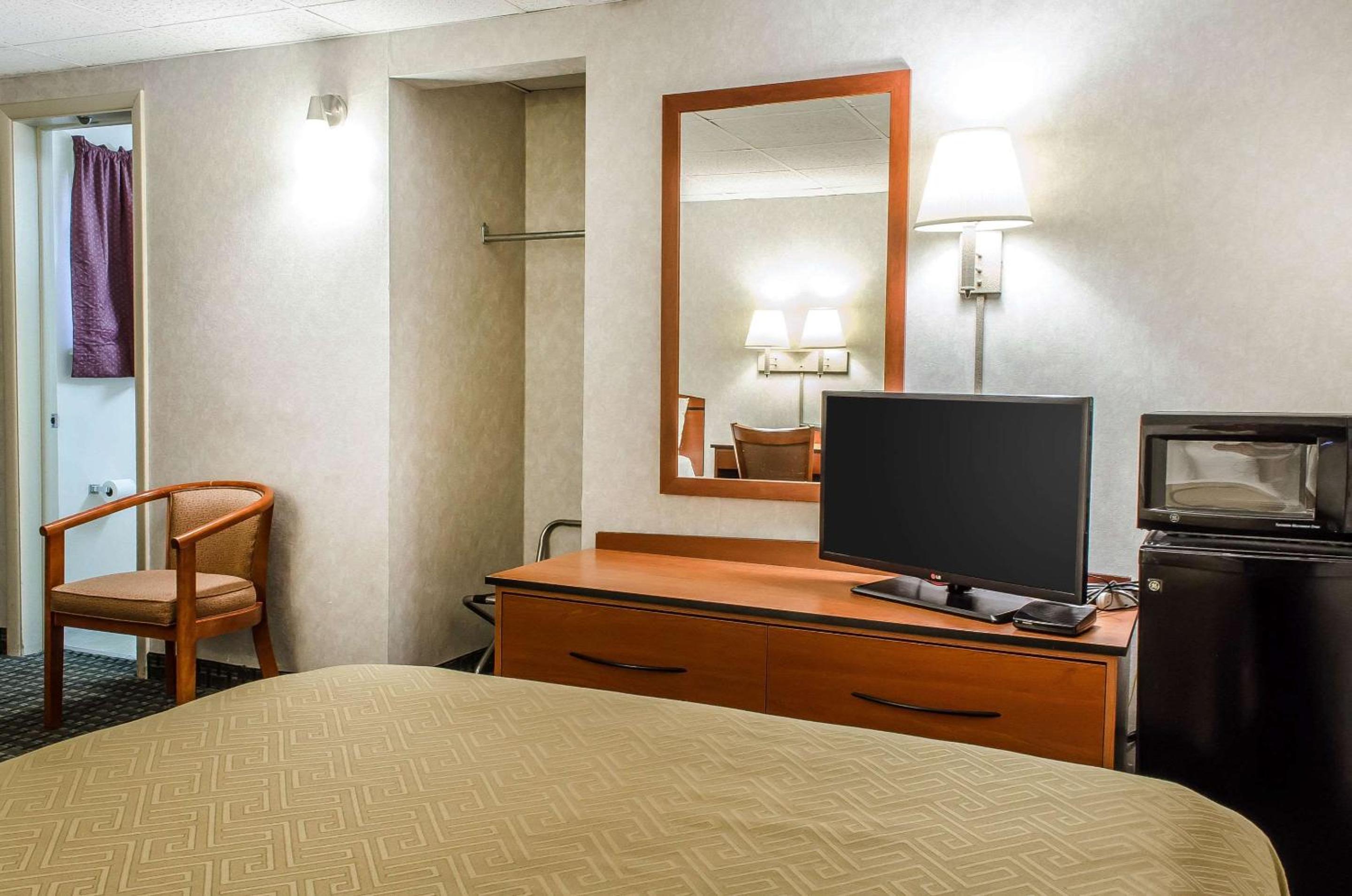 Double Room With Two Double Beds - Non-Smoking - Photo 1