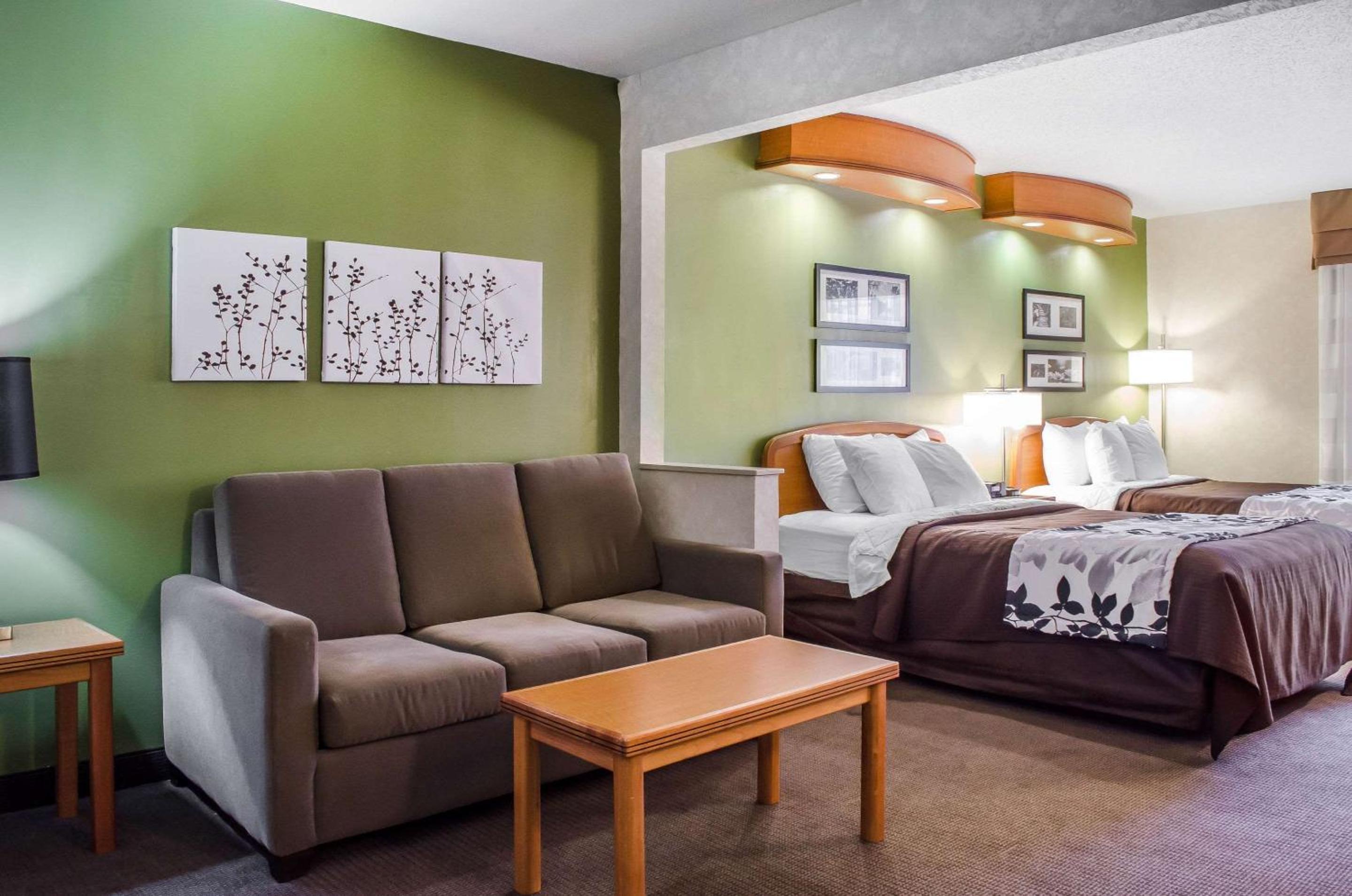 Suite with Two Double Beds - Photo 2