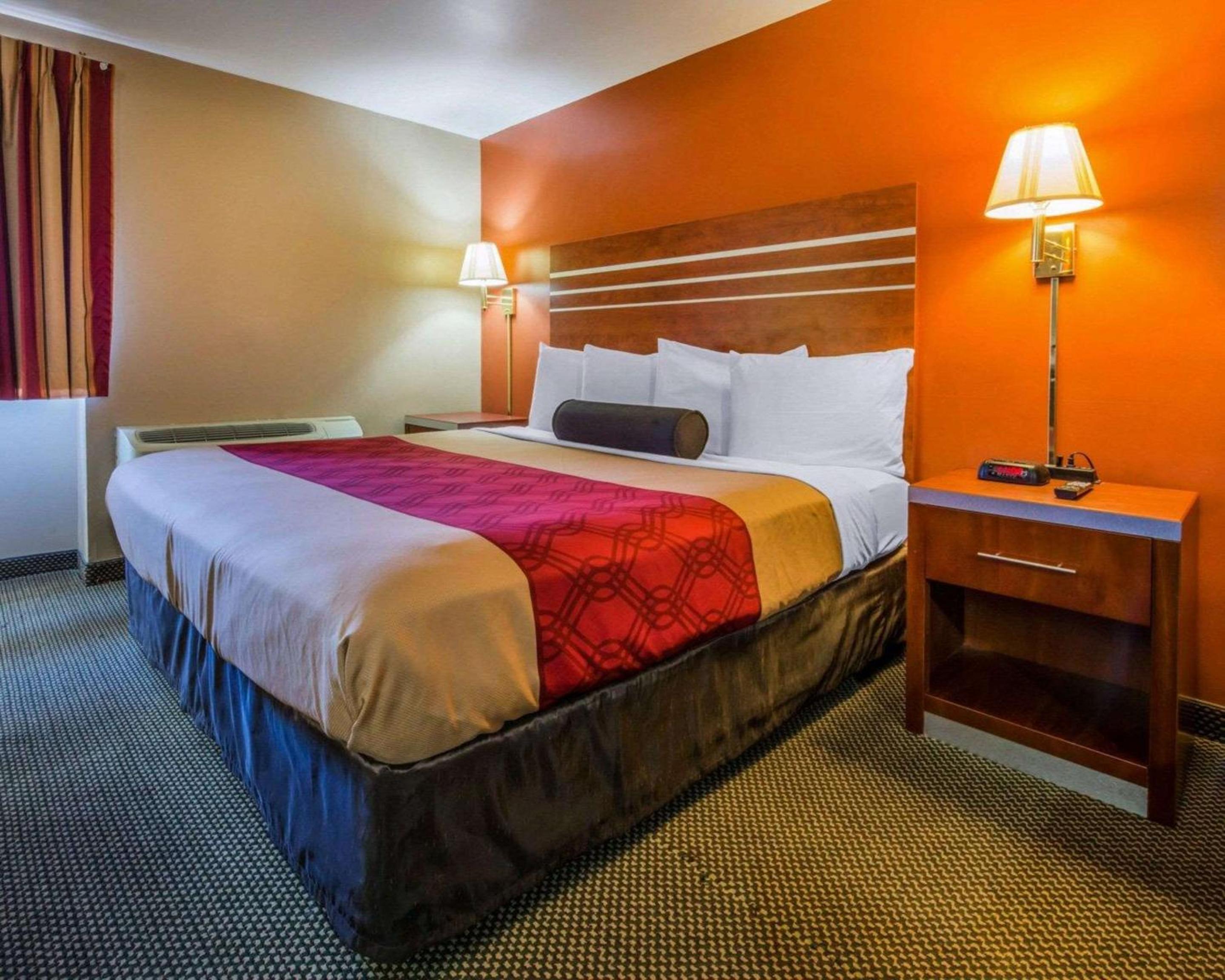 King Room - Non-Smoking - Photo 1