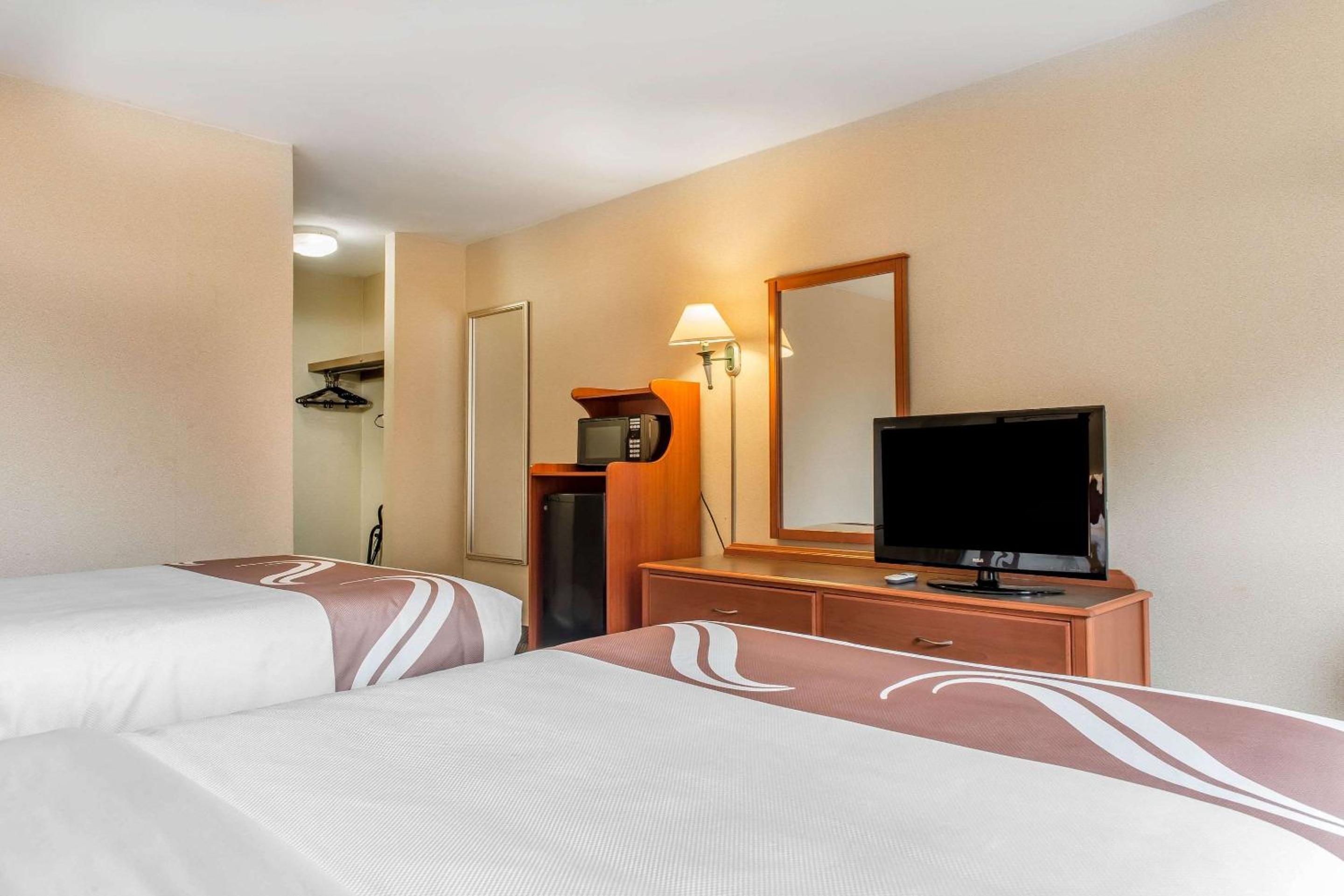 Double Room with Two Double Beds - Smoking photo 1