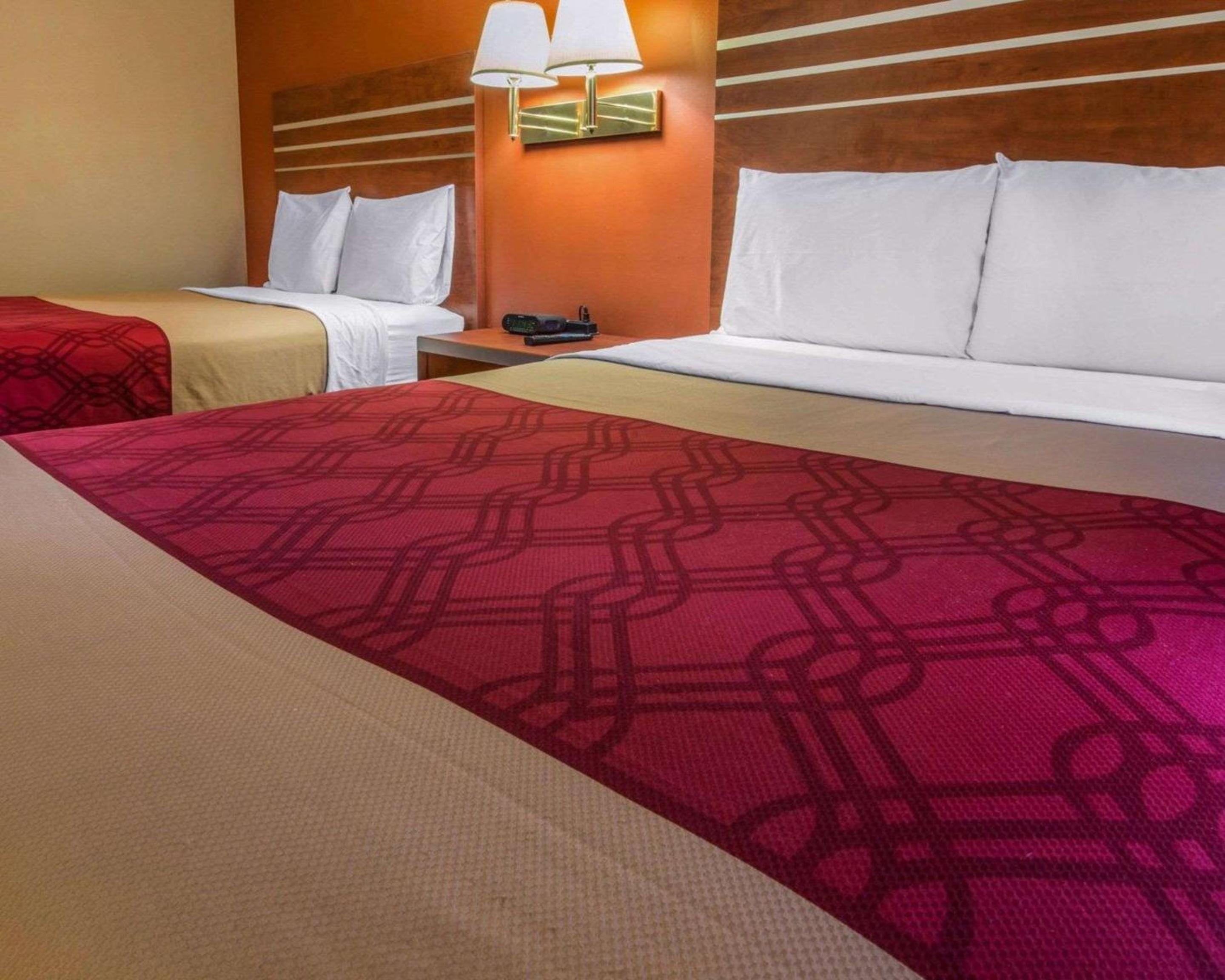 Double Room with Two Double Beds - Non-Smoking - Photo 3