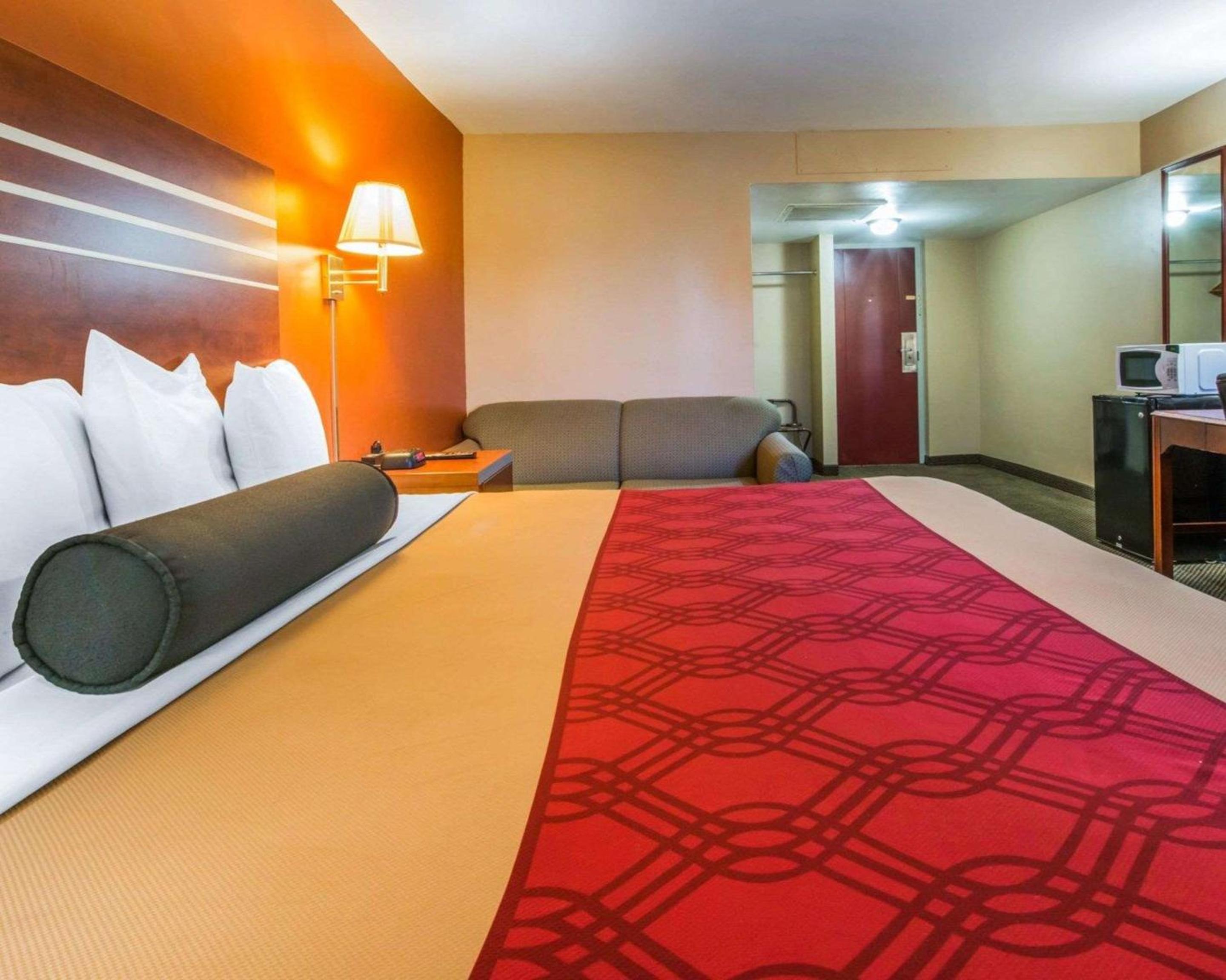 King Room - Non-Smoking - Photo 2