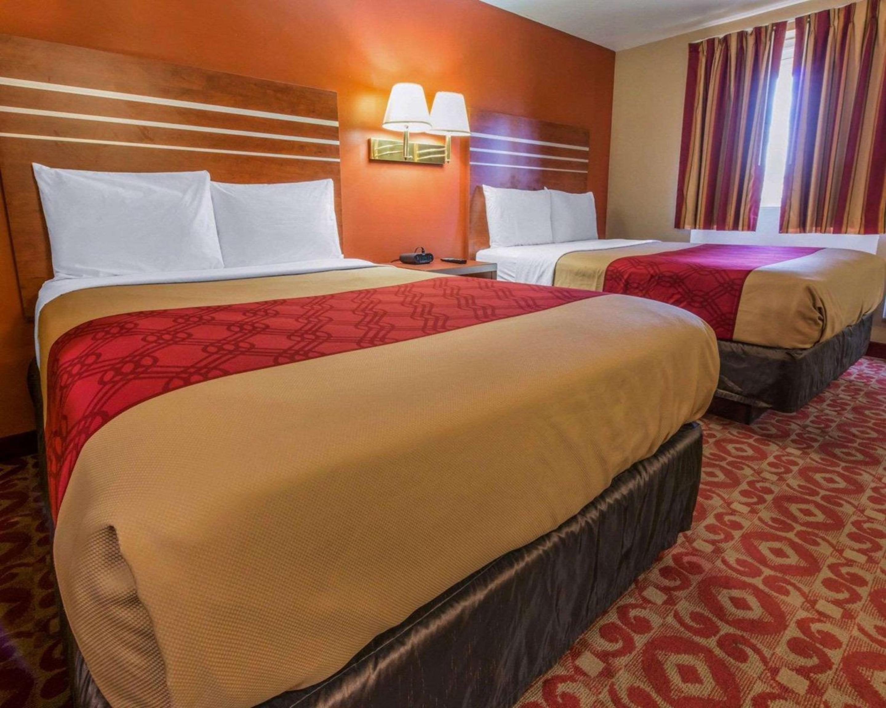 Double Room with Two Double Beds - Non-Smoking - Photo 2