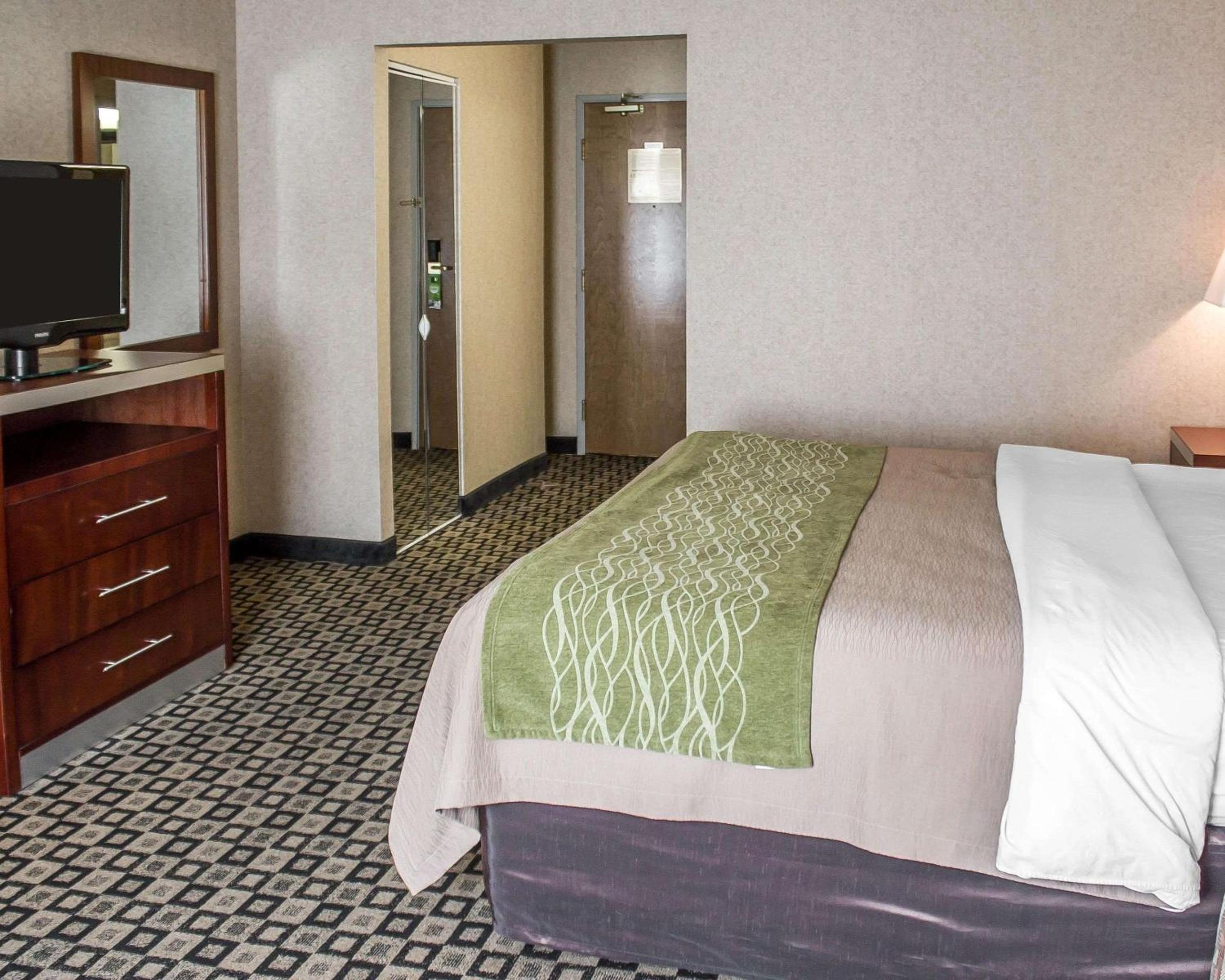 King Room - Non-Smoking - Photo 1