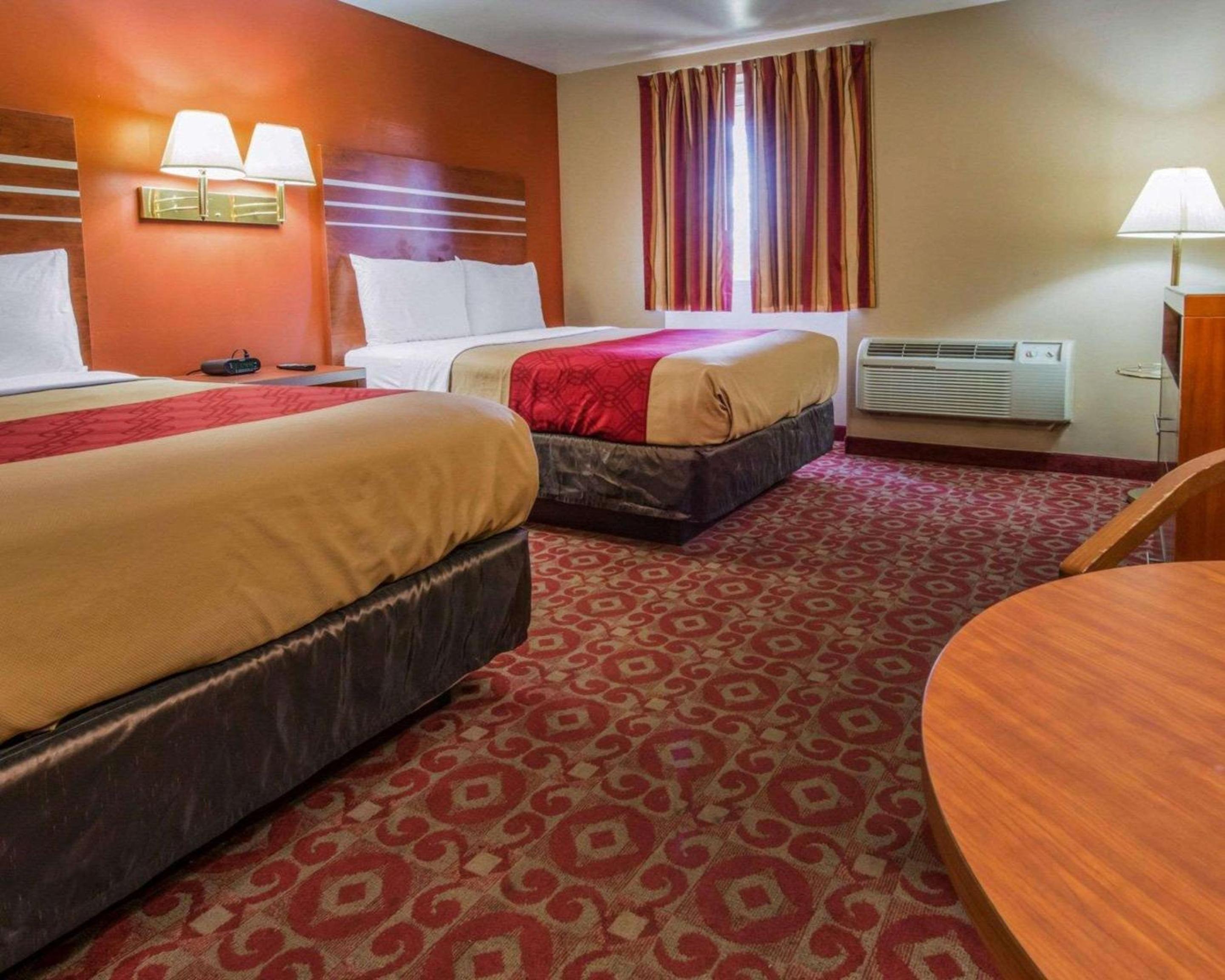 Double Room with Two Double Beds - Non-Smoking - Photo 4