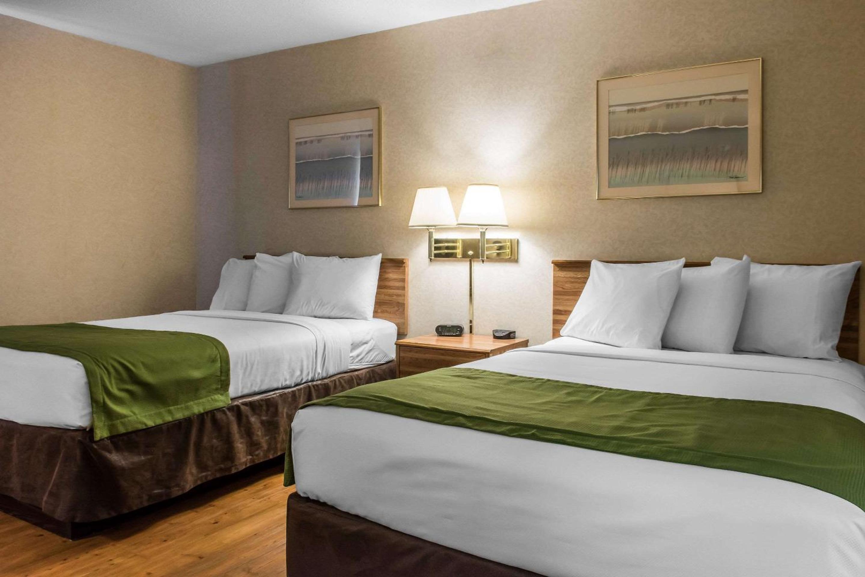 Double Room With Two Double Beds - Non-Smoking photo 3