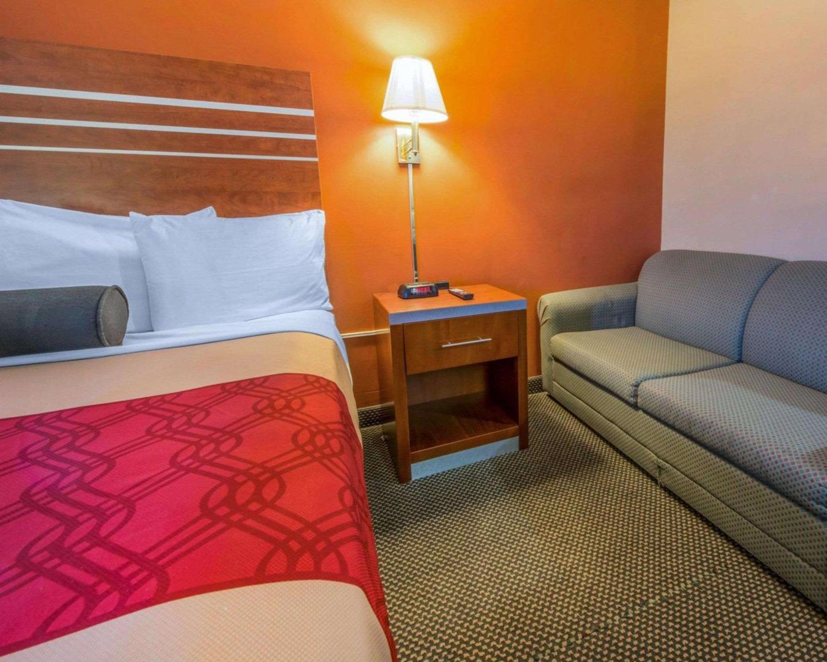 King Room - Non-Smoking - Photo 3