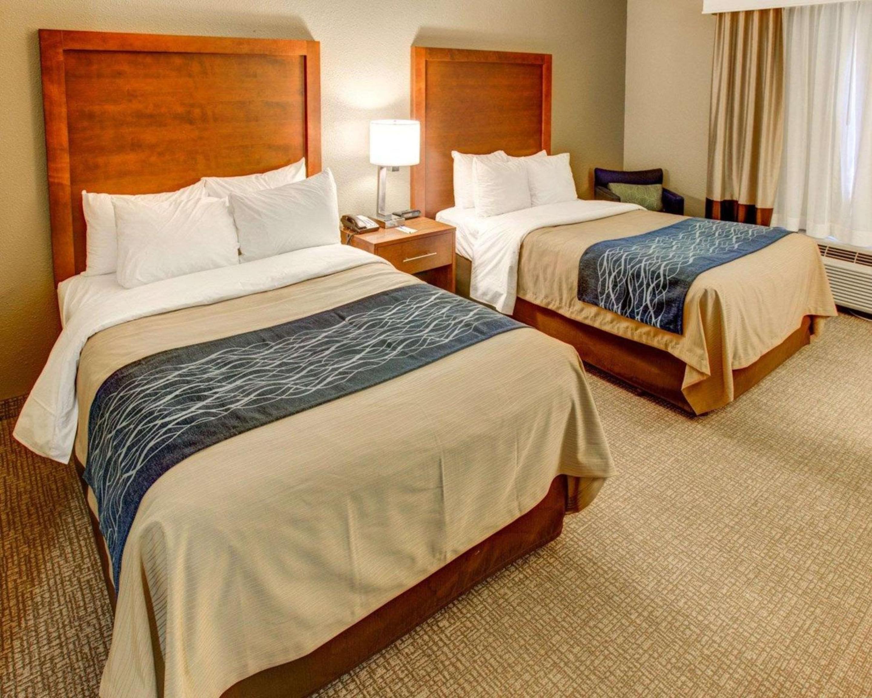 Double Room with Two Double Beds - Accessible/Non-Smoking photo 3