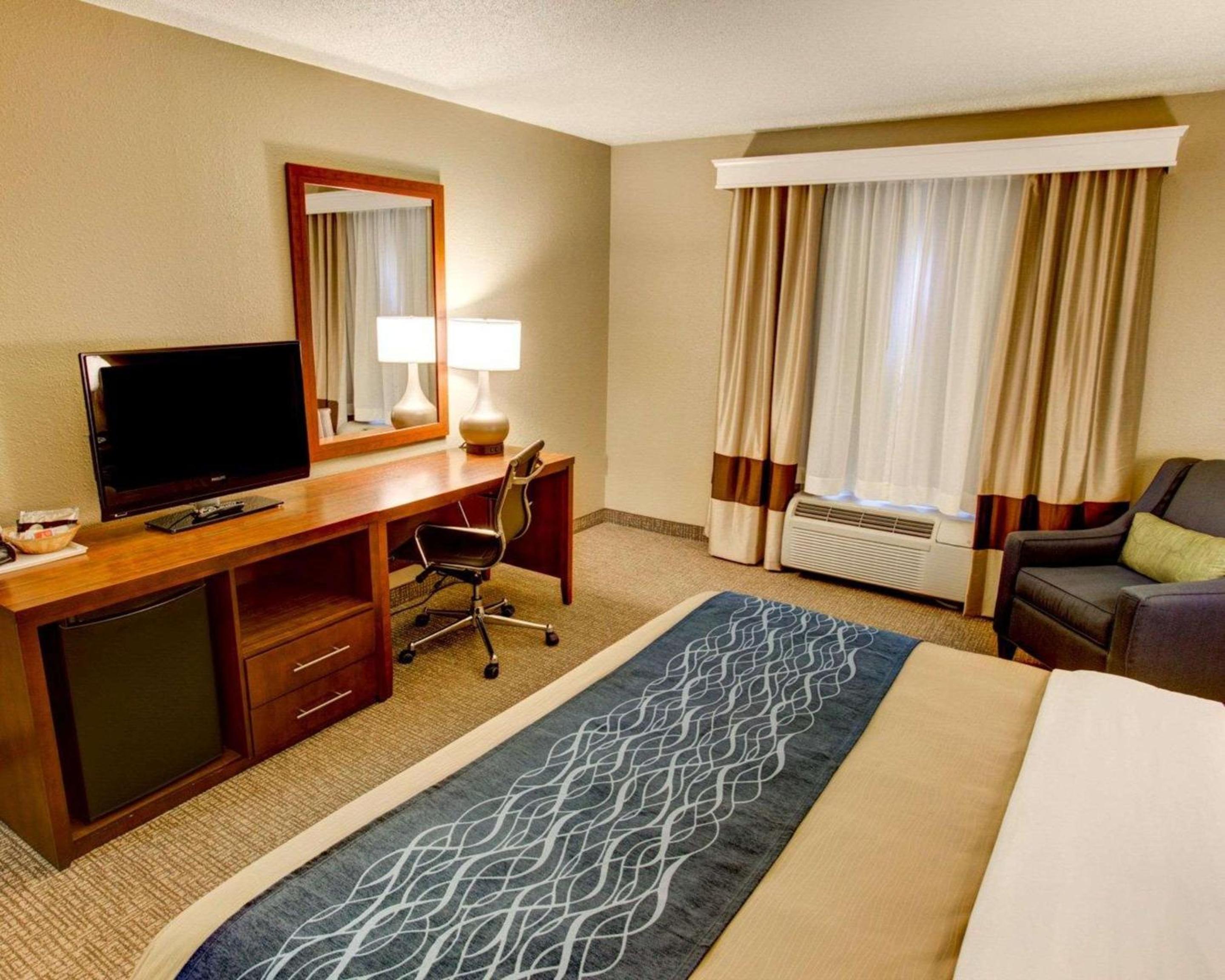 King Room - Non-Smoking photo 3