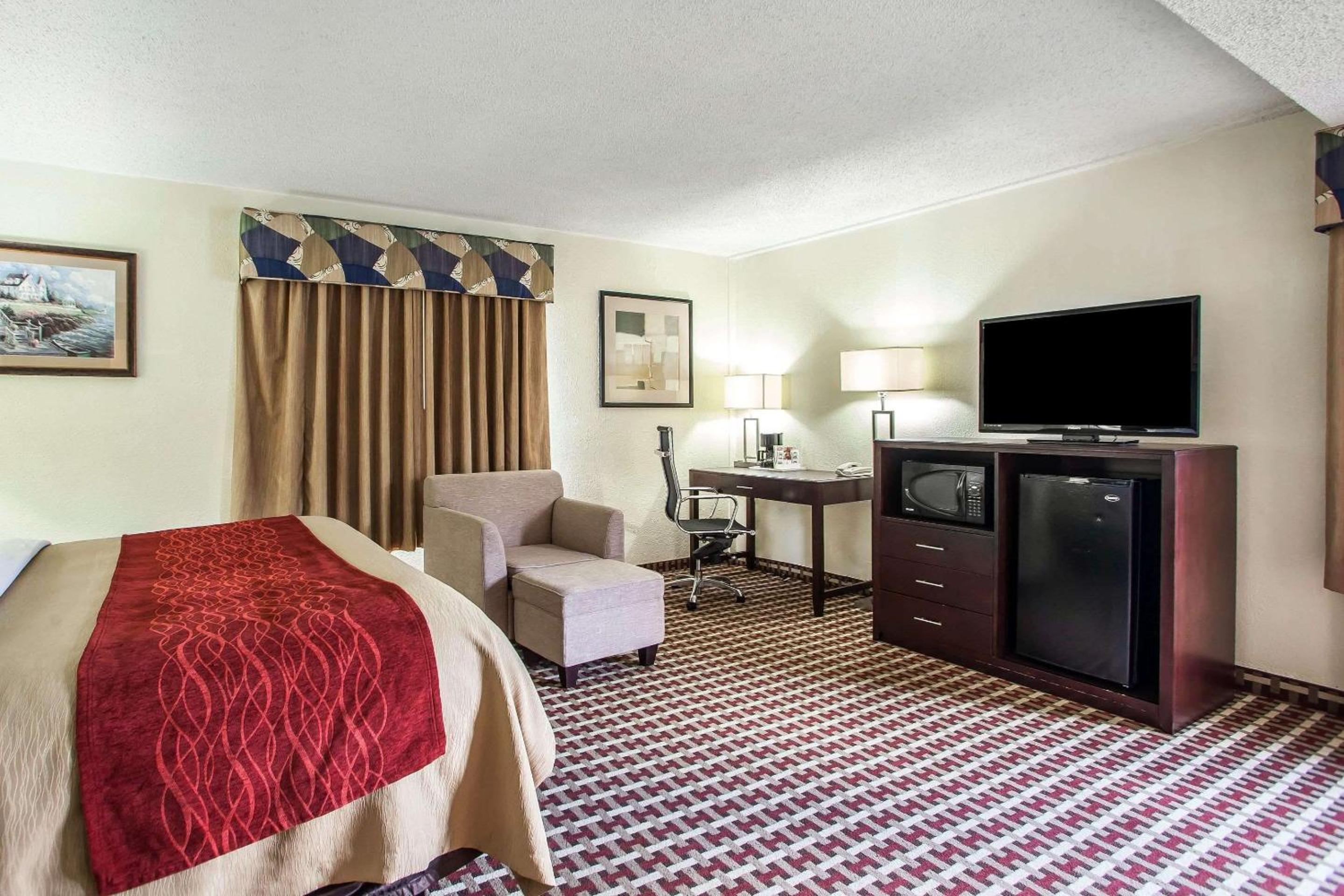 Standard King Room - Non-Smoking  - Photo 2