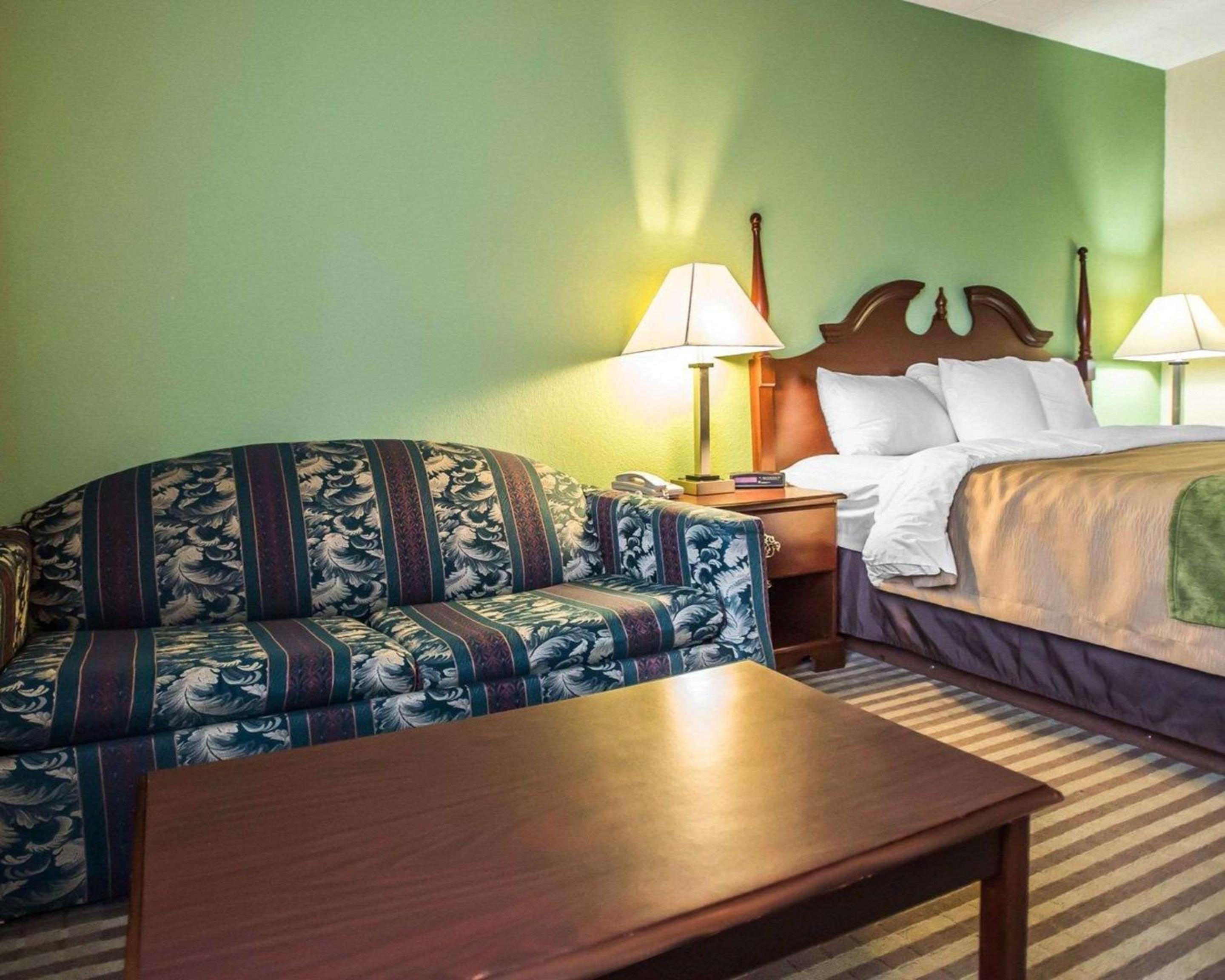 King Room - Non-Smoking - Photo 4